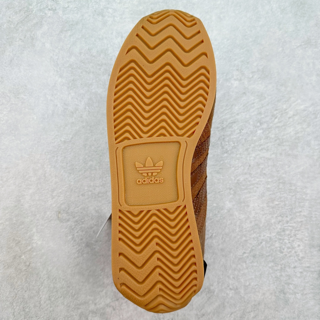 图片[9]-Song for the Mute x AD Originals SFTM-003 联名款复古慢跑鞋 ID3555 Originals与时装品牌Song for the Mute即将迎来第三个合作系列 这个系列主打的也是怀旧的氛围 采用了Country OG这个诞生于上世纪70年代的鞋款 尼龙和绒面革的梦幻拼接 低调而富有质感 呈现SFTM一贯的面料美学 三款不同风格的配色 亮点十足的斑点鞋带 体现怀旧主义和前卫设计无缝交织 鞋款采用了低帮的造型 方便日常穿着 同时对于外底做了处理 皮革材质和尼龙布材质的组合也更具是时代感 尺码：36 36.5 37 38 38.5 39 40 40.5 41 42 42.5 43 44 44.5 45-选品中心