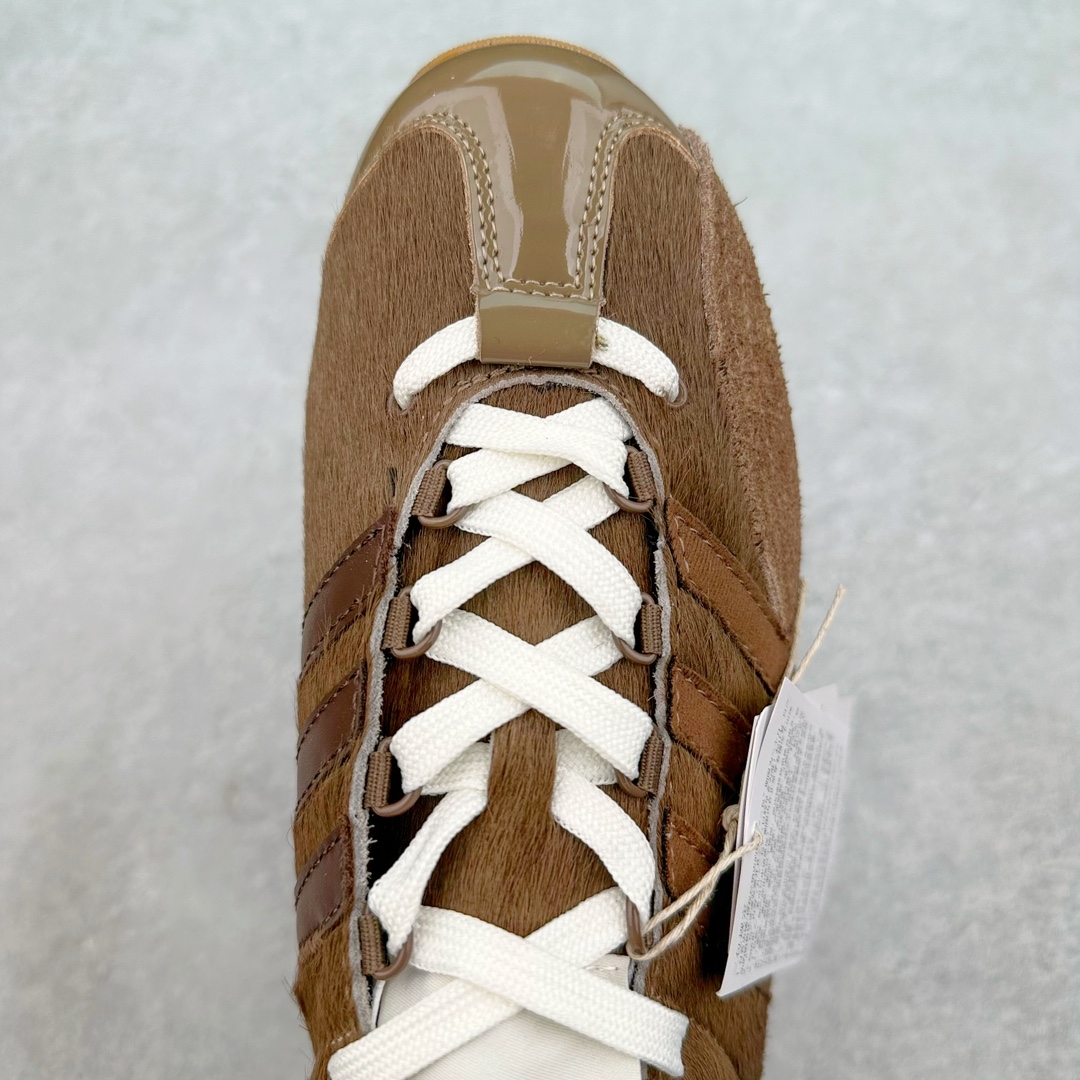 图片[4]-Song for the Mute x AD Originals SFTM-003 联名款复古慢跑鞋 ID3555 Originals与时装品牌Song for the Mute即将迎来第三个合作系列 这个系列主打的也是怀旧的氛围 采用了Country OG这个诞生于上世纪70年代的鞋款 尼龙和绒面革的梦幻拼接 低调而富有质感 呈现SFTM一贯的面料美学 三款不同风格的配色 亮点十足的斑点鞋带 体现怀旧主义和前卫设计无缝交织 鞋款采用了低帮的造型 方便日常穿着 同时对于外底做了处理 皮革材质和尼龙布材质的组合也更具是时代感 尺码：36 36.5 37 38 38.5 39 40 40.5 41 42 42.5 43 44 44.5 45-选品中心