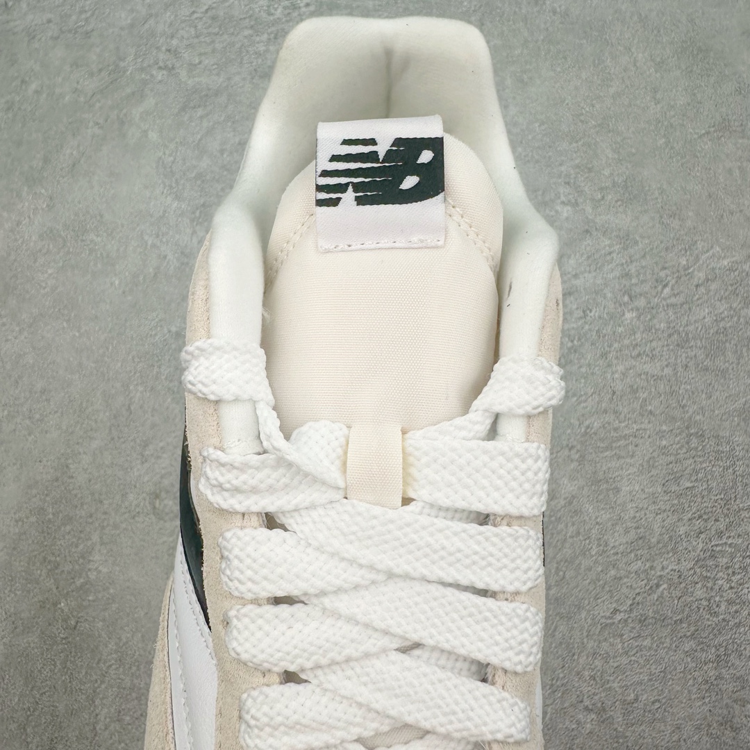New Balance URC42 New Balance URC42