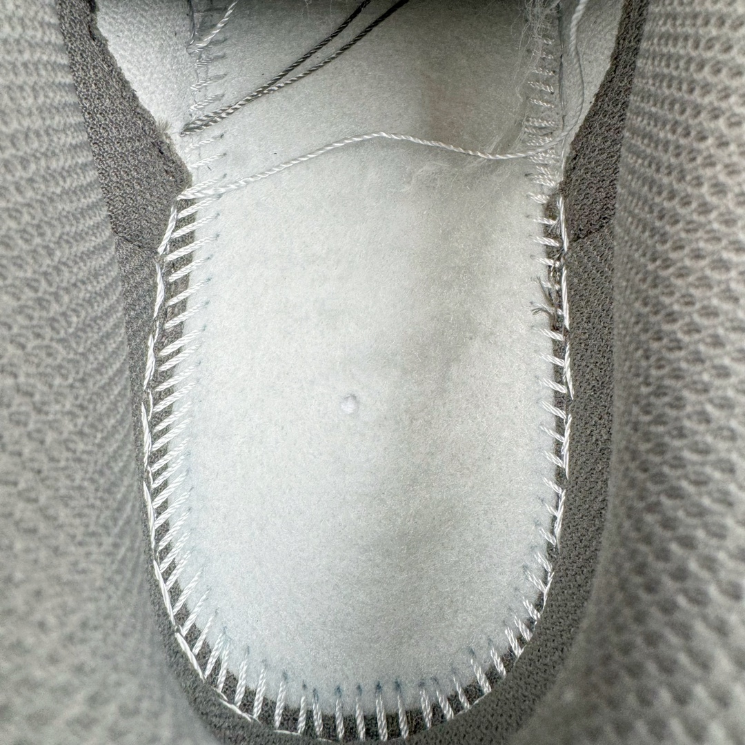 图片[10]-＃Ay纯原 NK Dunk Low NO.205 黑神话悟空 祥云龙纹 游戏主题 解构复古减震耐磨轻便低帮板鞋 男女同款 米蓝黑 FB8895-601 灵感来源以黑神话悟空为主题 蓝黑金的配色搭配 加上金色勾子解构设计 祥云和龙纹图案 简约又百搭 要说最近最为热议的网络话题 非「黑神话：悟空」莫属了 这个里程碑式的国产3A游戏大作 已经完全出圈 而「黑神话：悟空」主题的球鞋 也悄悄然的浮出水面 一直热衷于球鞋概念画创作的创意艺术家 @nobrainer.psd 将他对于「黑神话：悟空」的理解 以球鞋为载体进行了诠释 他选用了游戏中的主角造型为主题 基于NK SB DunkLow 鞋型进行创作 不仅选取了服装色调营造游戏氛围 金色的Swoosh 加上祥云、龙纹的装饰 还真颇有一番滋味 尺码：35.5 36 36.5 37.5 38 38.5 39 40 40.5 41 42 42.5 43 44 44.5 45 46 47.5-选品中心