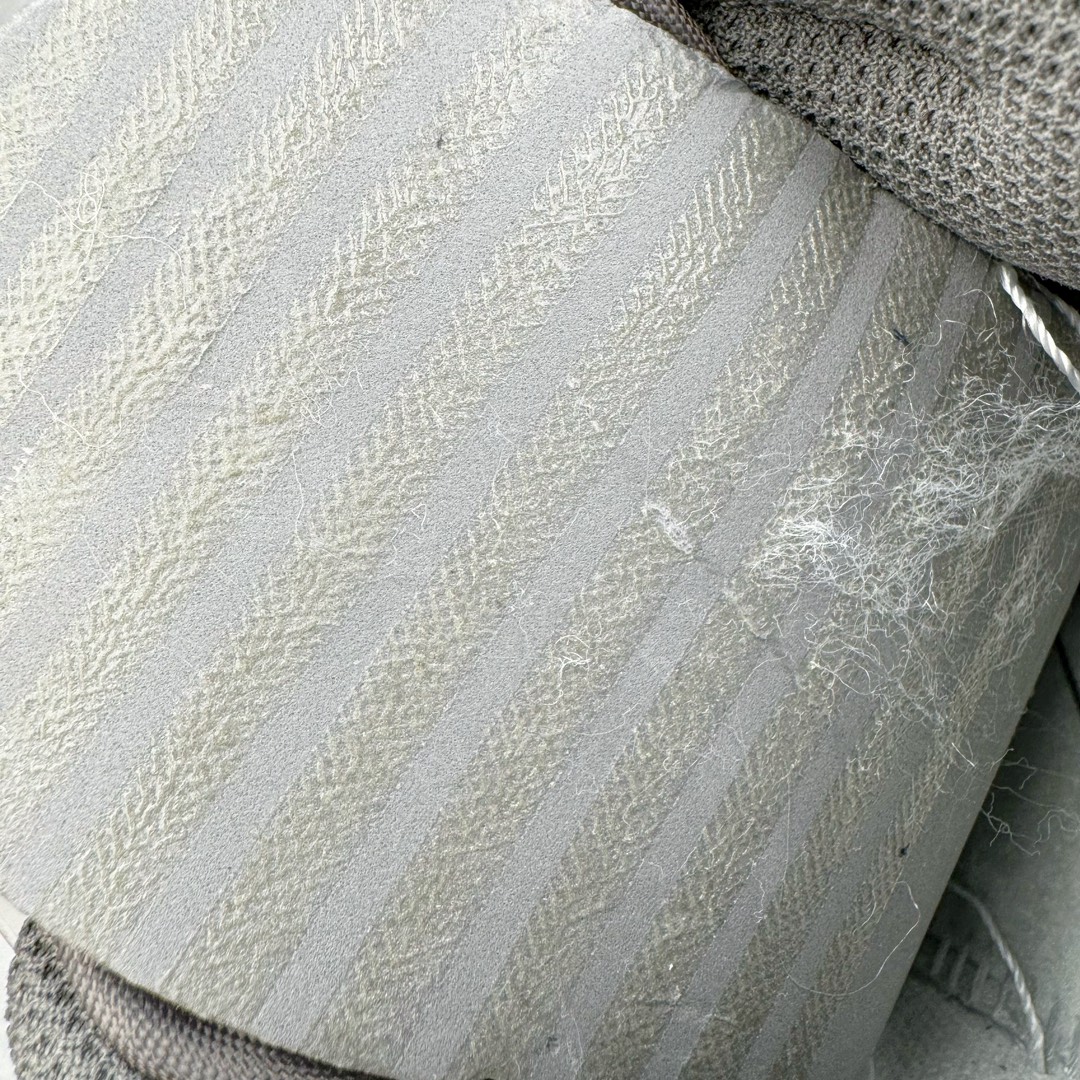 图片[11]-＃Ay纯原 NK Dunk Low NO.205 黑神话悟空 祥云龙纹 游戏主题 解构复古减震耐磨轻便低帮板鞋 男女同款 米蓝黑 FB8895-601 灵感来源以黑神话悟空为主题 蓝黑金的配色搭配 加上金色勾子解构设计 祥云和龙纹图案 简约又百搭 要说最近最为热议的网络话题 非「黑神话：悟空」莫属了 这个里程碑式的国产3A游戏大作 已经完全出圈 而「黑神话：悟空」主题的球鞋 也悄悄然的浮出水面 一直热衷于球鞋概念画创作的创意艺术家 @nobrainer.psd 将他对于「黑神话：悟空」的理解 以球鞋为载体进行了诠释 他选用了游戏中的主角造型为主题 基于NK SB DunkLow 鞋型进行创作 不仅选取了服装色调营造游戏氛围 金色的Swoosh 加上祥云、龙纹的装饰 还真颇有一番滋味 尺码：35.5 36 36.5 37.5 38 38.5 39 40 40.5 41 42 42.5 43 44 44.5 45 46 47.5-选品中心