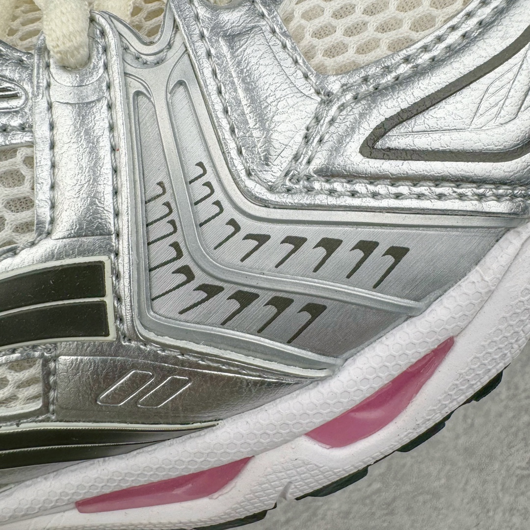 图片[21]-＃HK纯原 ASICS GEL-KAYANO 14 亚瑟士K14系列户外复古潮流百搭织物合成革缓震休闲跑步鞋 原装纸板楦头开发 独家私模五层组合大底 原厂定制缓震硅胶加持 原盒原配 官方四联吊牌 原装Ortholite轻量化鞋垫 设计师 Hidenori Yamashita 以「Flash」一词为灵感 创造出未来感金属色鞋面 改造升级内在性能 由内而外全面革新 为 GEL-KAYANO 家族传承及经典跑鞋文化的延续 创下里程碑式作品 K14跑鞋重新诠释了复古的跑步形状 并以其 2000 年代后期的美学理念重新铺装 银色与蓝色的鞋面极为高档 网面铺陈与鞋面、鞋头多处细节位增添了透气性 鞋后跟部中底上以及多密度耐磨鞋底增加了 GEL 缓震胶 提供高抗冲击性、缓冲性、可保护脚部免受地面冲击的影响 穿着舒适性十足 尺码：35.5 36 37 37.5 38 39 39.5 40.5 41.5 42 42.5 43.5 44 45-选品中心