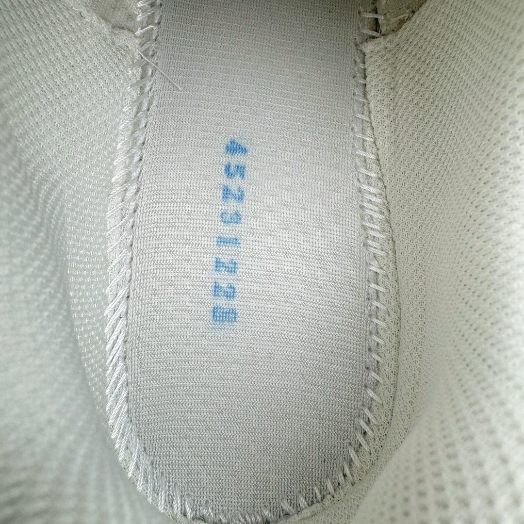 图片[10]-＃HK纯原 ASICS GEL-KAYANO 14 亚瑟士K14系列户外复古潮流百搭织物合成革缓震休闲跑步鞋 原装纸板楦头开发 独家私模五层组合大底 原厂定制缓震硅胶加持 原盒原配 官方四联吊牌 原装Ortholite轻量化鞋垫 设计师 Hidenori Yamashita 以「Flash」一词为灵感 创造出未来感金属色鞋面 改造升级内在性能 由内而外全面革新 为 GEL-KAYANO 家族传承及经典跑鞋文化的延续 创下里程碑式作品 K14跑鞋重新诠释了复古的跑步形状 并以其 2000 年代后期的美学理念重新铺装 银色与蓝色的鞋面极为高档 网面铺陈与鞋面、鞋头多处细节位增添了透气性 鞋后跟部中底上以及多密度耐磨鞋底增加了 GEL 缓震胶 提供高抗冲击性、缓冲性、可保护脚部免受地面冲击的影响 穿着舒适性十足 尺码：35.5 36 37 37.5 38 39 39.5 40.5 41.5 42 42.5 43.5 44 45-选品中心