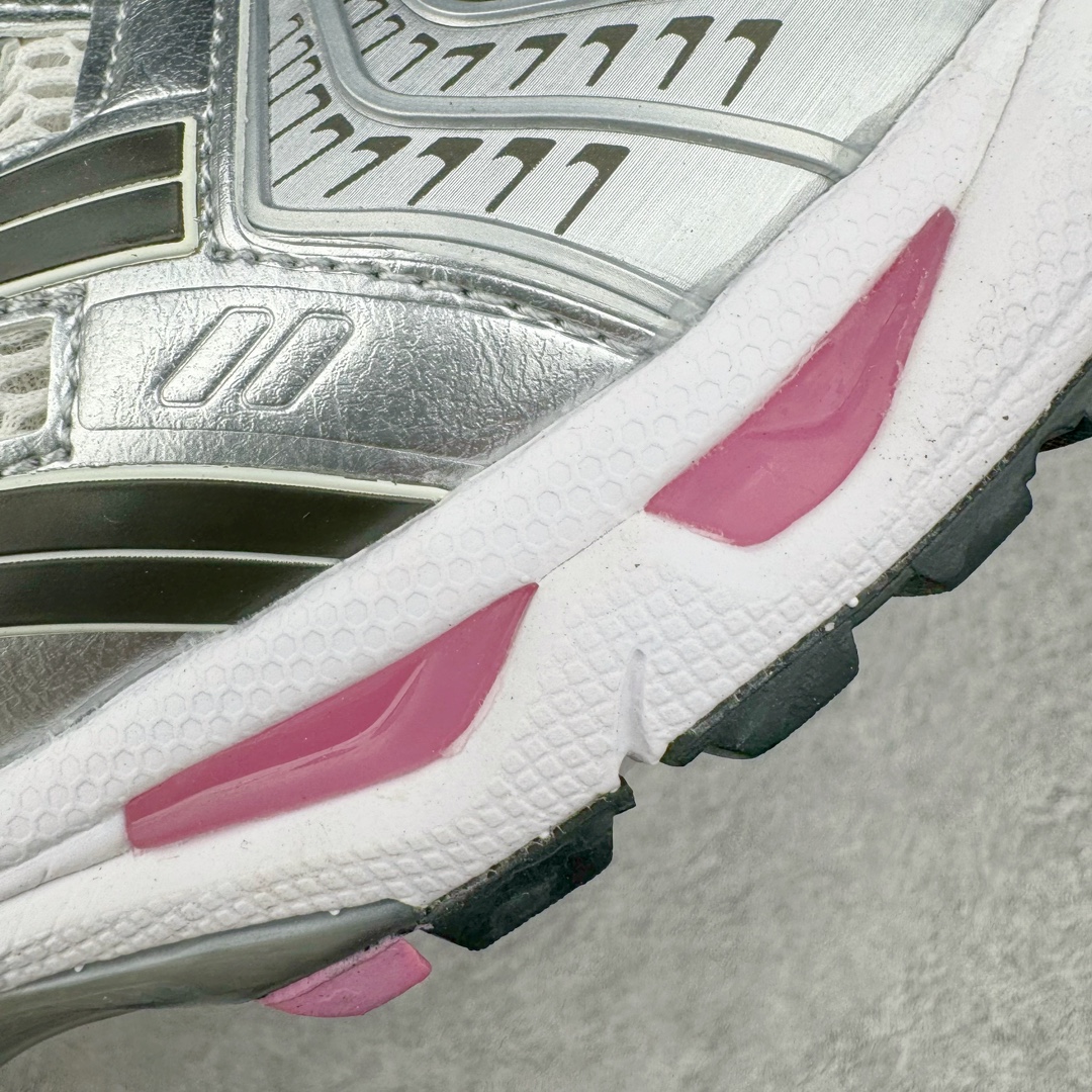 图片[18]-＃HK纯原 ASICS GEL-KAYANO 14 亚瑟士K14系列户外复古潮流百搭织物合成革缓震休闲跑步鞋 原装纸板楦头开发 独家私模五层组合大底 原厂定制缓震硅胶加持 原盒原配 官方四联吊牌 原装Ortholite轻量化鞋垫 设计师 Hidenori Yamashita 以「Flash」一词为灵感 创造出未来感金属色鞋面 改造升级内在性能 由内而外全面革新 为 GEL-KAYANO 家族传承及经典跑鞋文化的延续 创下里程碑式作品 K14跑鞋重新诠释了复古的跑步形状 并以其 2000 年代后期的美学理念重新铺装 银色与蓝色的鞋面极为高档 网面铺陈与鞋面、鞋头多处细节位增添了透气性 鞋后跟部中底上以及多密度耐磨鞋底增加了 GEL 缓震胶 提供高抗冲击性、缓冲性、可保护脚部免受地面冲击的影响 穿着舒适性十足 尺码：35.5 36 37 37.5 38 39 39.5 40.5 41.5 42 42.5 43.5 44 45-选品中心