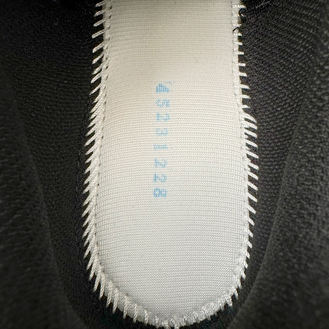 图片[10]-＃HK纯原 ASICS GEL-KAYANO 14 亚瑟士K14系列户外复古潮流百搭织物合成革缓震休闲跑步鞋 原装纸板楦头开发 独家私模五层组合大底 原厂定制缓震硅胶加持 原盒原配 官方四联吊牌 原装Ortholite轻量化鞋垫 设计师 Hidenori Yamashita 以「Flash」一词为灵感 创造出未来感金属色鞋面 改造升级内在性能 由内而外全面革新 为 GEL-KAYANO 家族传承及经典跑鞋文化的延续 创下里程碑式作品 K14跑鞋重新诠释了复古的跑步形状 并以其 2000 年代后期的美学理念重新铺装 银色与蓝色的鞋面极为高档 网面铺陈与鞋面、鞋头多处细节位增添了透气性 鞋后跟部中底上以及多密度耐磨鞋底增加了 GEL 缓震胶 提供高抗冲击性、缓冲性、可保护脚部免受地面冲击的影响 穿着舒适性十足 尺码：35.5 36 37 37.5 38 39 39.5 40.5 41.5 42 42.5 43.5 44 45-选品中心