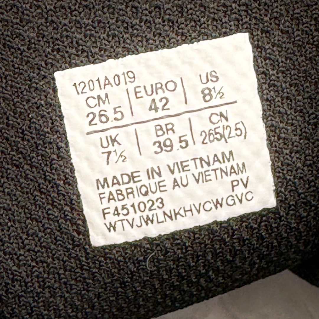 图片[11]-＃HK纯原 ASICS GEL-KAYANO 14 亚瑟士K14系列户外复古潮流百搭织物合成革缓震休闲跑步鞋 原装纸板楦头开发 独家私模五层组合大底 原厂定制缓震硅胶加持 原盒原配 官方四联吊牌 原装Ortholite轻量化鞋垫 设计师 Hidenori Yamashita 以「Flash」一词为灵感 创造出未来感金属色鞋面 改造升级内在性能 由内而外全面革新 为 GEL-KAYANO 家族传承及经典跑鞋文化的延续 创下里程碑式作品 K14跑鞋重新诠释了复古的跑步形状 并以其 2000 年代后期的美学理念重新铺装 银色与蓝色的鞋面极为高档 网面铺陈与鞋面、鞋头多处细节位增添了透气性 鞋后跟部中底上以及多密度耐磨鞋底增加了 GEL 缓震胶 提供高抗冲击性、缓冲性、可保护脚部免受地面冲击的影响 穿着舒适性十足 尺码：35.5 36 37 37.5 38 39 39.5 40.5 41.5 42 42.5 43.5 44 45-选品中心