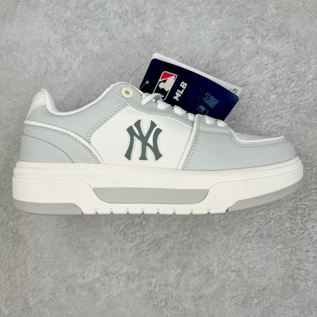 ＃DT纯原 MLB Chunky Liner Basic 复古印花学长鞋系列低帮轻量增高厚底百搭休闲运动慢跑鞋板鞋 Korea韩国联名NY美国榄球纽约洋基队限定 目前可过轻松秒过各类鉴定 能操作的私聊 韩国代购专供 左脚内置NFC感应 区别市面贴纸假芯片 MLB专用菱形双针中底布 重点细节中底布带注胶孔 原厂NFC感应吊牌 支持鉴定 一个两位数 原盒原标 全套原楦原纸板原厂数据开发 中韩文保养标贴 绿色防霉片 平台代购专供 独家一比一RB+MD组合大底 高频后跟小人Logo精准对位立体饱满 正确网布加超迁鞋面 转印中底走线紧密 转印Logo工艺表层防刮不掉色 尺码：35 36 36.5 37.5 38 38.5 39 40 40.5 41 42 42.5 43 44 44.5 45-选品中心