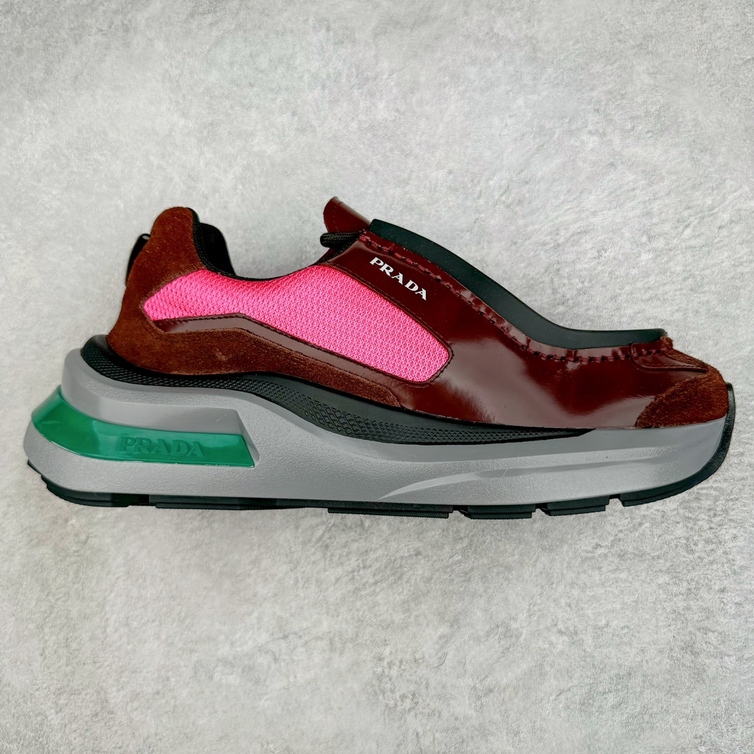 Prada Systeme 普拉达亮面皮革休闲时尚生活运动鞋 以现代手法重塑经典风格隐藏式鞋带造就简洁外观全手工缝制体现品牌匠人精神轻便的鞋底充满运动感 尺码:35 36 37 38 39 40 41 42 43 44 45-选品中心