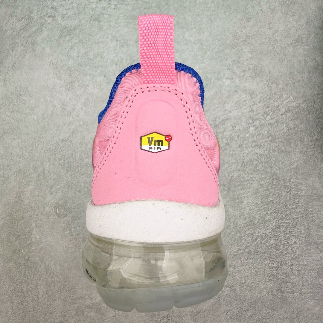 图片[8]-NK Vapormax Plus Air Rainbow 时尚运动拼接减震防滑轻便低帮大气垫跑步鞋 FJ4550-606 鞋面采用独特的波浪线条设计，其灵感来源于棕榈树叶，同时加载当年 Nike 推崇的缓震技术 Tuned Air，让其时至今日依然有自己独特的科技属性。据小编本人观察，在前两年还未兴起复古老爹鞋之前，这款跑鞋在国外街头的上脚频率相当之高，可见老外对其 “丑帅” 的设计情有独钟。尺码：36 36.5 37.5 38 38.5 39 40-选品中心