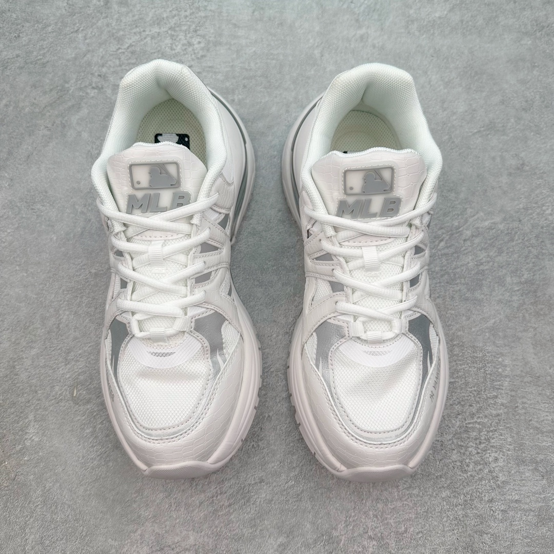 图片[2]-＃纯原 MLB Chunky Runner 2024S 复古印花老爹鞋系列低帮轻量增高厚底百搭休闲运动慢跑鞋 Korea韩国联名NY美国榄球纽约洋基队限定 目前可过轻松秒过各类鉴定 能操作的私聊 韩国代购专供 左脚内置NFC感应 区别市面贴纸假芯片 MLB专用菱形双针中底布 重点细节中底布带注胶孔 原厂NFC感应吊牌 支持鉴定 一个两位数 原盒原标 全套原楦原纸板原厂数据开发 中韩文保养标贴 绿色防霉片 平台代购专供 独家一比一RB+MD组合大底 高频后跟小人Logo精准对位立体饱满 正确网布加超迁鞋面 转印中底走线紧密 转印Logo工艺表层防刮不掉色 尺码：35 36 36.5 37.5 38 38.5 39 40 40.5 41 42 42.5 43 44 44.5 45-选品中心
