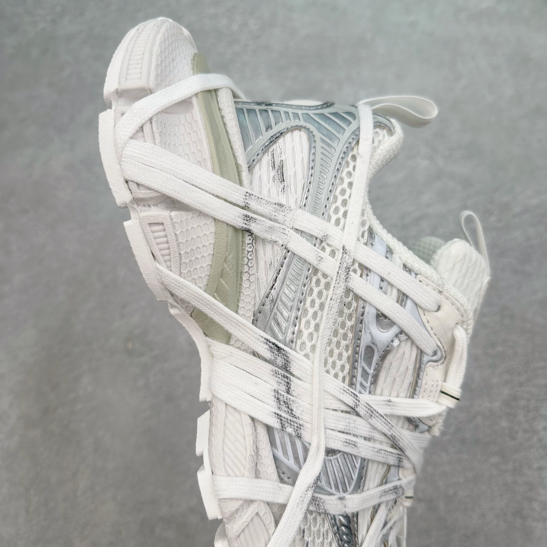 图片[6]-BALENCIAGA 3XL Sneakers 巴黎世家十代网布系带低帮走秀复古老爹鞋 配套套现全码福利开炸 长期补货价格一步到位 市场中端王者 欢迎对比 实力大厂成熟流水线出品 品控完美 免检产品 新配色陆续开发 全套原纸板楦头开发 完美版型 鞋头边缘和后帮徽标 鞋面和后跟凸印尺码 鞋舌 3XL 橡胶品牌标识和反光细节 鞋帮拉袢和鞋舌拉祥 配反光细节 备用鞋带在鞋履前侧 可在穿着前取下 便于不同造型搭配 注意运费超重 偏大一码 尺码：35 36 37 38 39 40 41 42 43 44 45 46-选品中心