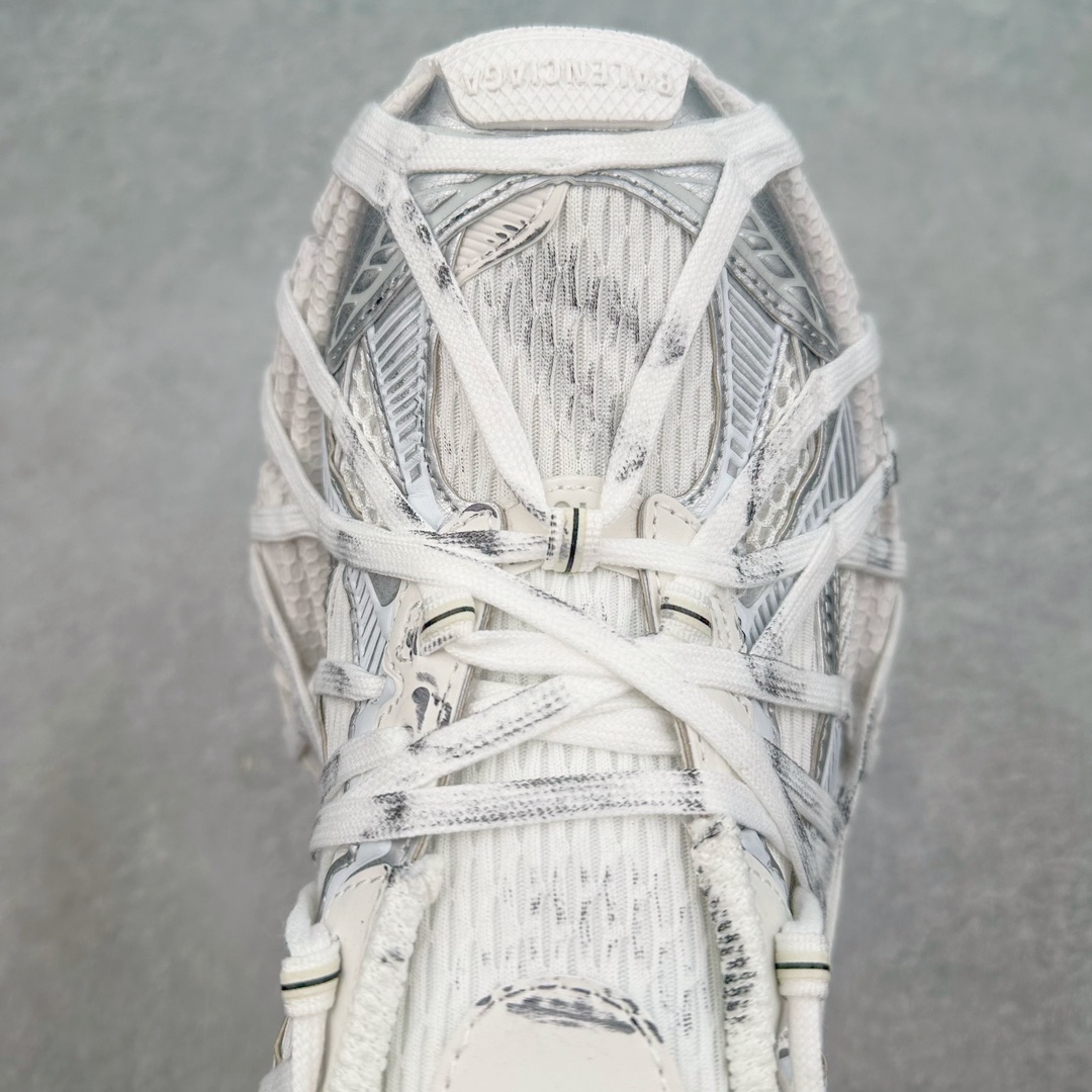 图片[4]-BALENCIAGA 3XL Sneakers 巴黎世家十代网布系带低帮走秀复古老爹鞋 配套套现全码福利开炸 长期补货价格一步到位 市场中端王者 欢迎对比 实力大厂成熟流水线出品 品控完美 免检产品 新配色陆续开发 全套原纸板楦头开发 完美版型 鞋头边缘和后帮徽标 鞋面和后跟凸印尺码 鞋舌 3XL 橡胶品牌标识和反光细节 鞋帮拉袢和鞋舌拉祥 配反光细节 备用鞋带在鞋履前侧 可在穿着前取下 便于不同造型搭配 注意运费超重 偏大一码 尺码：35 36 37 38 39 40 41 42 43 44 45 46-选品中心