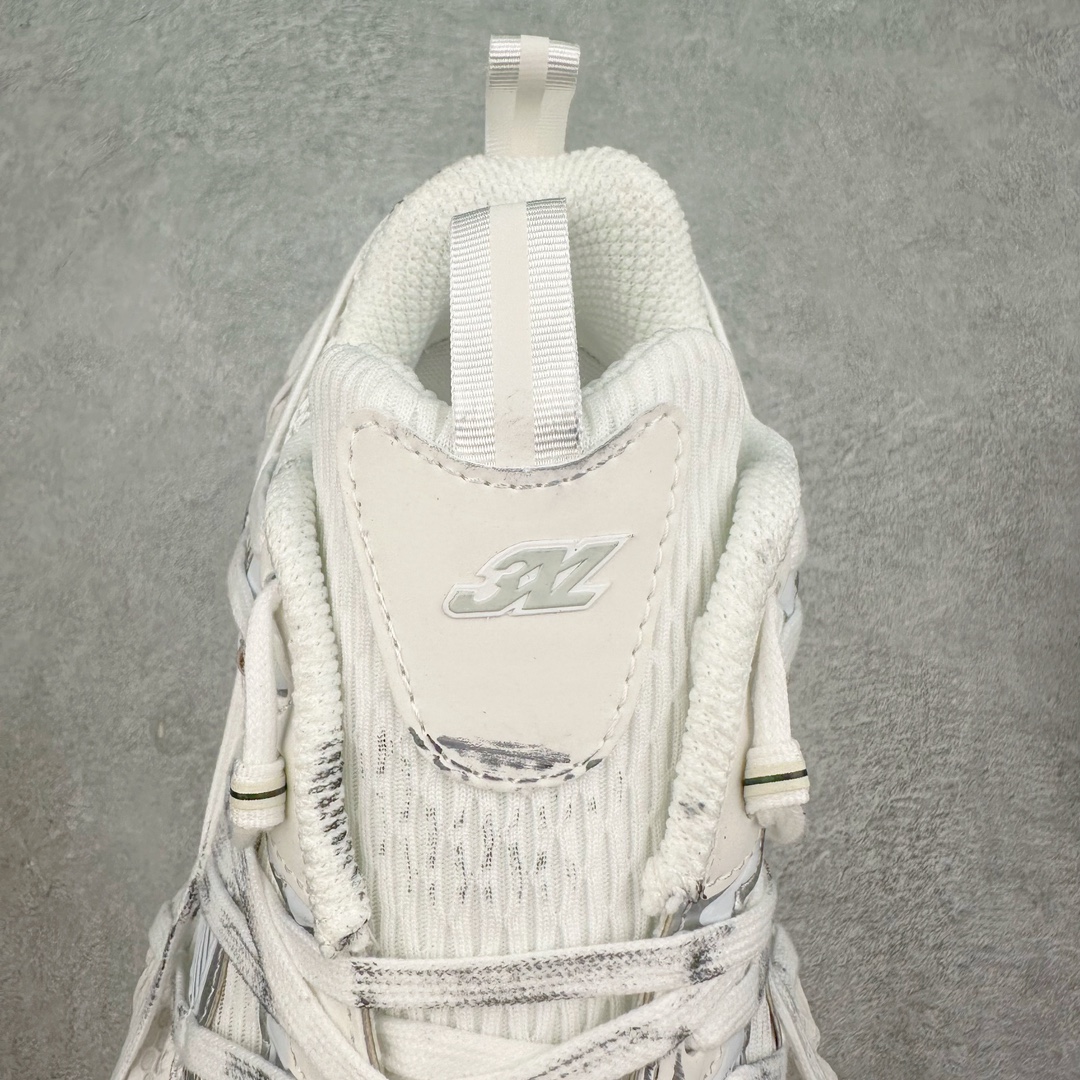 图片[5]-BALENCIAGA 3XL Sneakers 巴黎世家十代网布系带低帮走秀复古老爹鞋 配套套现全码福利开炸 长期补货价格一步到位 市场中端王者 欢迎对比 实力大厂成熟流水线出品 品控完美 免检产品 新配色陆续开发 全套原纸板楦头开发 完美版型 鞋头边缘和后帮徽标 鞋面和后跟凸印尺码 鞋舌 3XL 橡胶品牌标识和反光细节 鞋帮拉袢和鞋舌拉祥 配反光细节 备用鞋带在鞋履前侧 可在穿着前取下 便于不同造型搭配 注意运费超重 偏大一码 尺码：35 36 37 38 39 40 41 42 43 44 45 46-选品中心