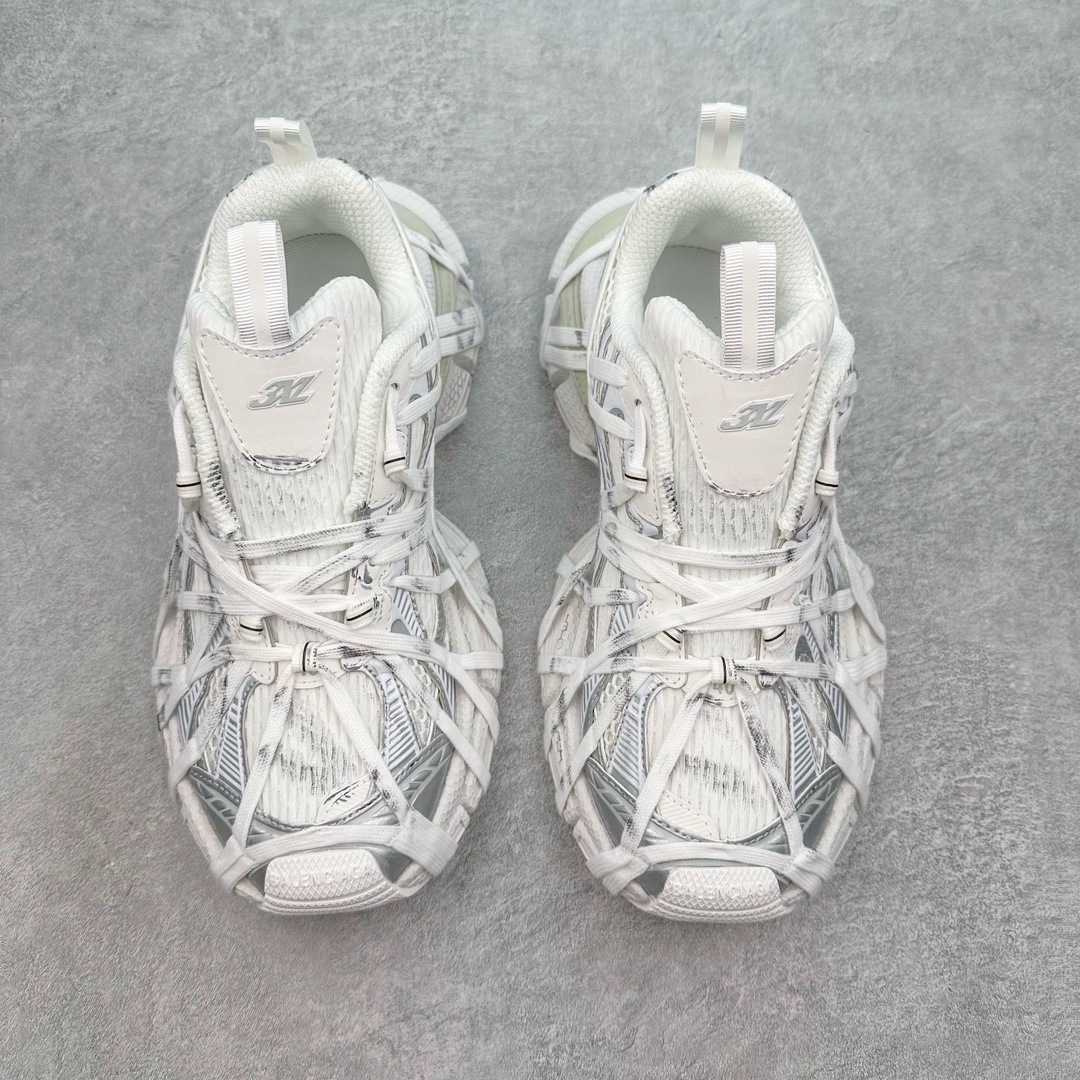 图片[2]-BALENCIAGA 3XL Sneakers 巴黎世家十代网布系带低帮走秀复古老爹鞋 配套套现全码福利开炸 长期补货价格一步到位 市场中端王者 欢迎对比 实力大厂成熟流水线出品 品控完美 免检产品 新配色陆续开发 全套原纸板楦头开发 完美版型 鞋头边缘和后帮徽标 鞋面和后跟凸印尺码 鞋舌 3XL 橡胶品牌标识和反光细节 鞋帮拉袢和鞋舌拉祥 配反光细节 备用鞋带在鞋履前侧 可在穿着前取下 便于不同造型搭配 注意运费超重 偏大一码 尺码：35 36 37 38 39 40 41 42 43 44 45 46-选品中心