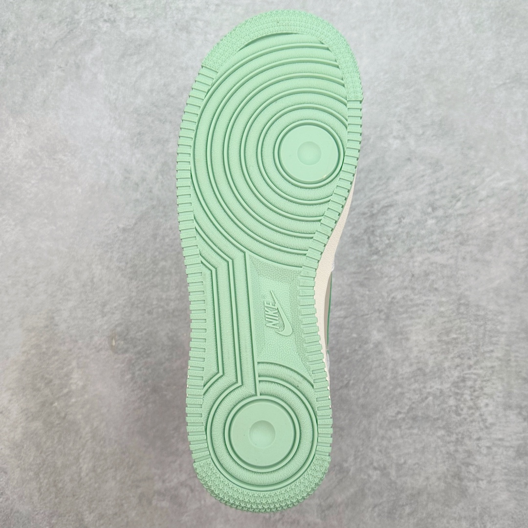 图片[9]-NK Air Force 1´07 Low 空军一号低帮百搭休闲运动板鞋 CJ0304-110 柔软、弹性十足的缓震性能和出色的中底设计 横跨复古与现代的外型结合 造就出风靡全球 三十多年的Force 1 直到今天还深受青睐 尺码：36 36.5 37.5 38 38.5 39 40 40.5 41 42 42.5 43 44 44.5 45-选品中心