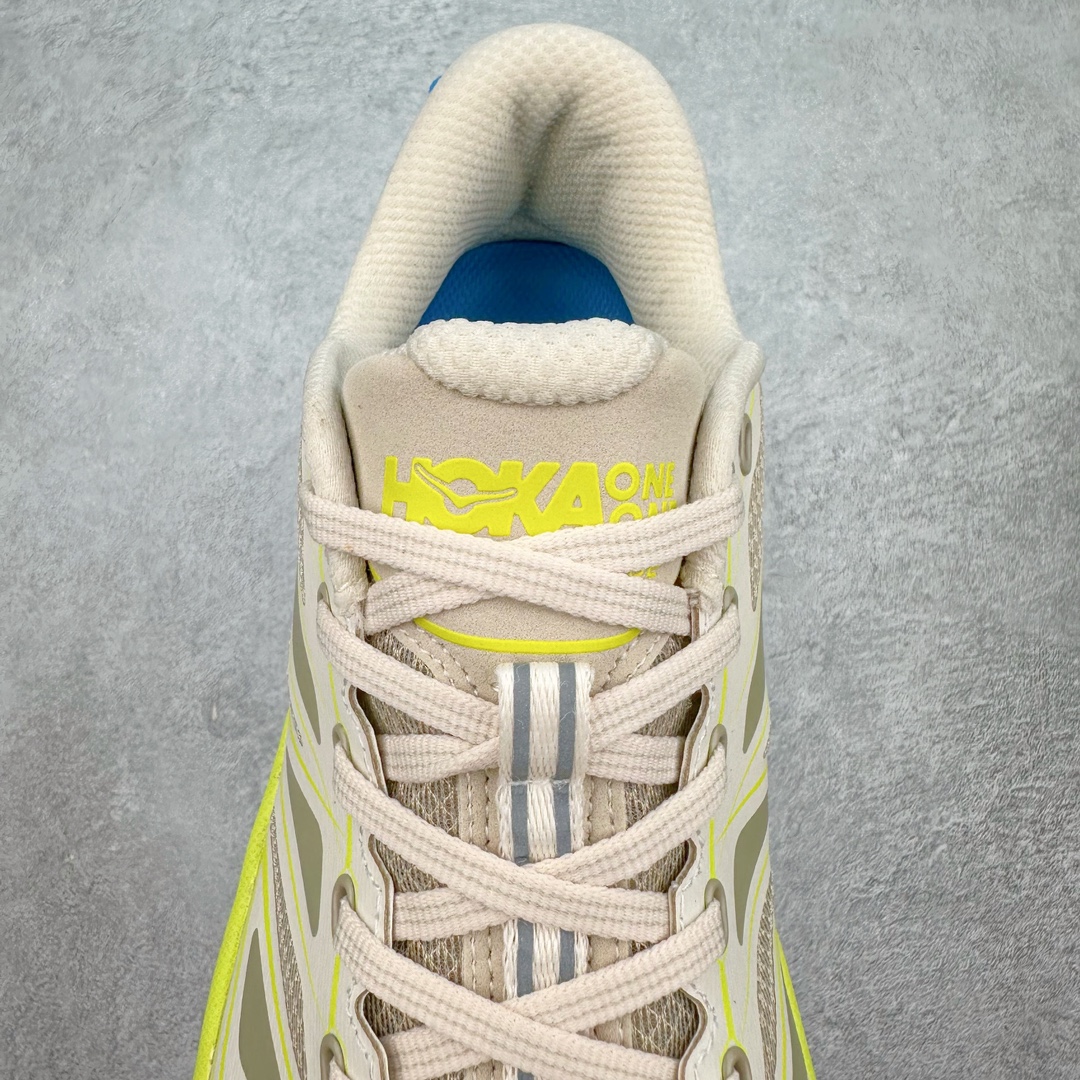 图片[5]-HOKA ONE ONE Mafate Speed 2 Low 玛法特2代系列低帮轻量户外越野休闲运动慢跑鞋 HOKA ONE ONE 最近推出了一个胶囊系列 Origin Story 这个系列里的 Mafate Speed 2 可以说让我日思夜想有一阵子了 最近终于拔草 让我来分享一下这双也是上脚赞到爆的越野跑鞋吧 以阿尔卑斯山脉作为主题将亮黄色与蓝色调覆盖在这经典轮廓之上 配色的呈现效果相当亮眼 以至于很多人买这个配色是用来日常搭配的 鞋面采用超轻的无缝架构 轻薄的TPU贴在透气的鞋面材料上 减轻重量同时也保证了支撑性 鞋底则采用滚动平衡技术 引导跑者回归自然步态 祖传的神奇EVA材质中底依旧是一如既往地表现优秀 能提供充足的缓震 作为HOKA家的越野跑鞋 VIBRAM 橡胶大底也是必不可少的 即便在复杂湿滑的地形 依旧能有良好的抓地力及稳定性 鞋带采用了弹性不易松脱的扁宽弹性鞋带 前掌与中掌部分也进行了加宽 也更加适合亚洲人的脚型 是一款十分全面且足够强悍的户外硬核越野鞋 而这双极其亮眼的越野跑鞋恰好又是在江山一百中参赛的UTMB冠军 Ludovic POMMERET 夺冠时穿着的战靴 这就让它变得更加有吸引力了 用来日常搭配的话短裤是基本不挑 长裤我个人推荐阔腿裤 工装裤以及各种长筒牛仔裤都可以 尺码：36 36.5 37.5 38 38.5 39 40 40.5 41 42 42.5 43 44 44.5 45-选品中心