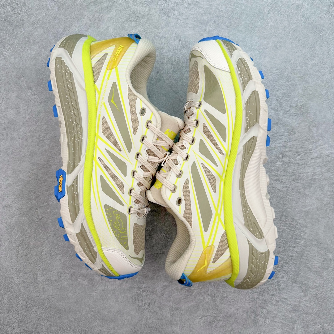 图片[3]-HOKA ONE ONE Mafate Speed 2 Low 玛法特2代系列低帮轻量户外越野休闲运动慢跑鞋 HOKA ONE ONE 最近推出了一个胶囊系列 Origin Story 这个系列里的 Mafate Speed 2 可以说让我日思夜想有一阵子了 最近终于拔草 让我来分享一下这双也是上脚赞到爆的越野跑鞋吧 以阿尔卑斯山脉作为主题将亮黄色与蓝色调覆盖在这经典轮廓之上 配色的呈现效果相当亮眼 以至于很多人买这个配色是用来日常搭配的 鞋面采用超轻的无缝架构 轻薄的TPU贴在透气的鞋面材料上 减轻重量同时也保证了支撑性 鞋底则采用滚动平衡技术 引导跑者回归自然步态 祖传的神奇EVA材质中底依旧是一如既往地表现优秀 能提供充足的缓震 作为HOKA家的越野跑鞋 VIBRAM 橡胶大底也是必不可少的 即便在复杂湿滑的地形 依旧能有良好的抓地力及稳定性 鞋带采用了弹性不易松脱的扁宽弹性鞋带 前掌与中掌部分也进行了加宽 也更加适合亚洲人的脚型 是一款十分全面且足够强悍的户外硬核越野鞋 而这双极其亮眼的越野跑鞋恰好又是在江山一百中参赛的UTMB冠军 Ludovic POMMERET 夺冠时穿着的战靴 这就让它变得更加有吸引力了 用来日常搭配的话短裤是基本不挑 长裤我个人推荐阔腿裤 工装裤以及各种长筒牛仔裤都可以 尺码：36 36.5 37.5 38 38.5 39 40 40.5 41 42 42.5 43 44 44.5 45-选品中心