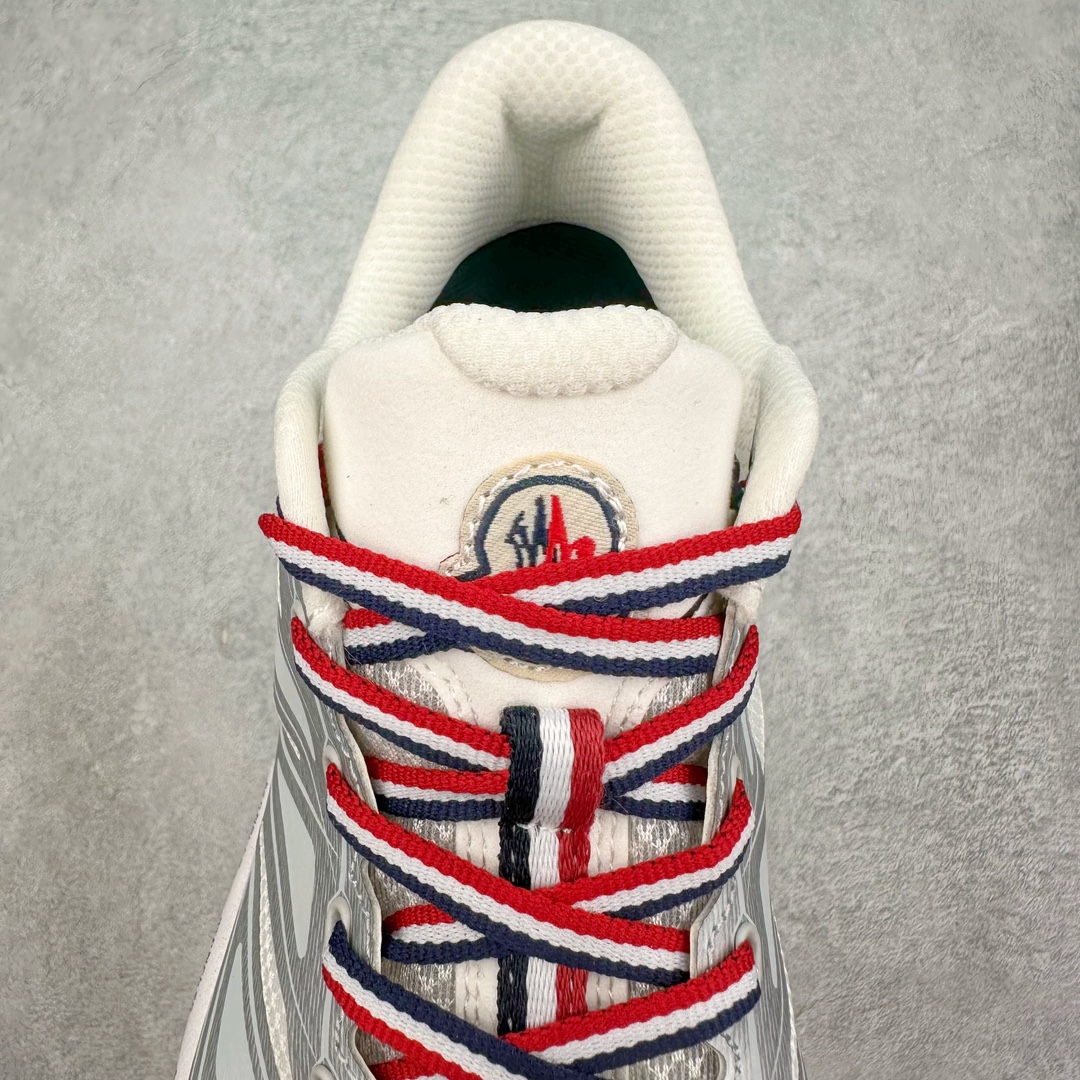 图片[5]-HOKA ONE ONE Mafate Speed 2 Low 玛法特2代系列低帮轻量户外越野休闲运动慢跑鞋 HOKA ONE ONE 最近推出了一个胶囊系列 Origin Story 这个系列里的 Mafate Speed 2 可以说让我日思夜想有一阵子了 最近终于拔草 让我来分享一下这双也是上脚赞到爆的越野跑鞋吧 以阿尔卑斯山脉作为主题将亮黄色与蓝色调覆盖在这经典轮廓之上 配色的呈现效果相当亮眼 以至于很多人买这个配色是用来日常搭配的 鞋面采用超轻的无缝架构 轻薄的TPU贴在透气的鞋面材料上 减轻重量同时也保证了支撑性 鞋底则采用滚动平衡技术 引导跑者回归自然步态 祖传的神奇EVA材质中底依旧是一如既往地表现优秀 能提供充足的缓震 作为HOKA家的越野跑鞋 VIBRAM 橡胶大底也是必不可少的 即便在复杂湿滑的地形 依旧能有良好的抓地力及稳定性 鞋带采用了弹性不易松脱的扁宽弹性鞋带 前掌与中掌部分也进行了加宽 也更加适合亚洲人的脚型 是一款十分全面且足够强悍的户外硬核越野鞋 而这双极其亮眼的越野跑鞋恰好又是在江山一百中参赛的UTMB冠军 Ludovic POMMERET 夺冠时穿着的战靴 这就让它变得更加有吸引力了 用来日常搭配的话短裤是基本不挑 长裤我个人推荐阔腿裤 工装裤以及各种长筒牛仔裤都可以 尺码：36 36.5 37.5 38 38.5 39 40 40.5 41 42 42.5 43 44 44.5 45-选品中心