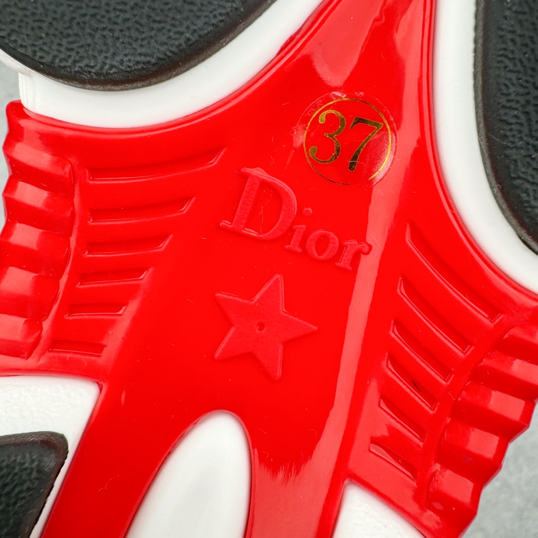 图片[15]-＃纯原 DIOR Chrono 迪奥圆头系带 运动跑鞋 生活休闲鞋 24ss本季最新单品 彰显经典设计全新休闲运动鞋 以牛皮革和网眼织物制作 轻盈透气 侧边的CD字母非常有ior辩识度 运动风设计融合流苏细节也增添了一丝优雅气质 原版网面+牛皮拼接 TPU轻便大底 全套原版包装 尺码 35 36 37 38 39 40 41 42 43 44 45-选品中心