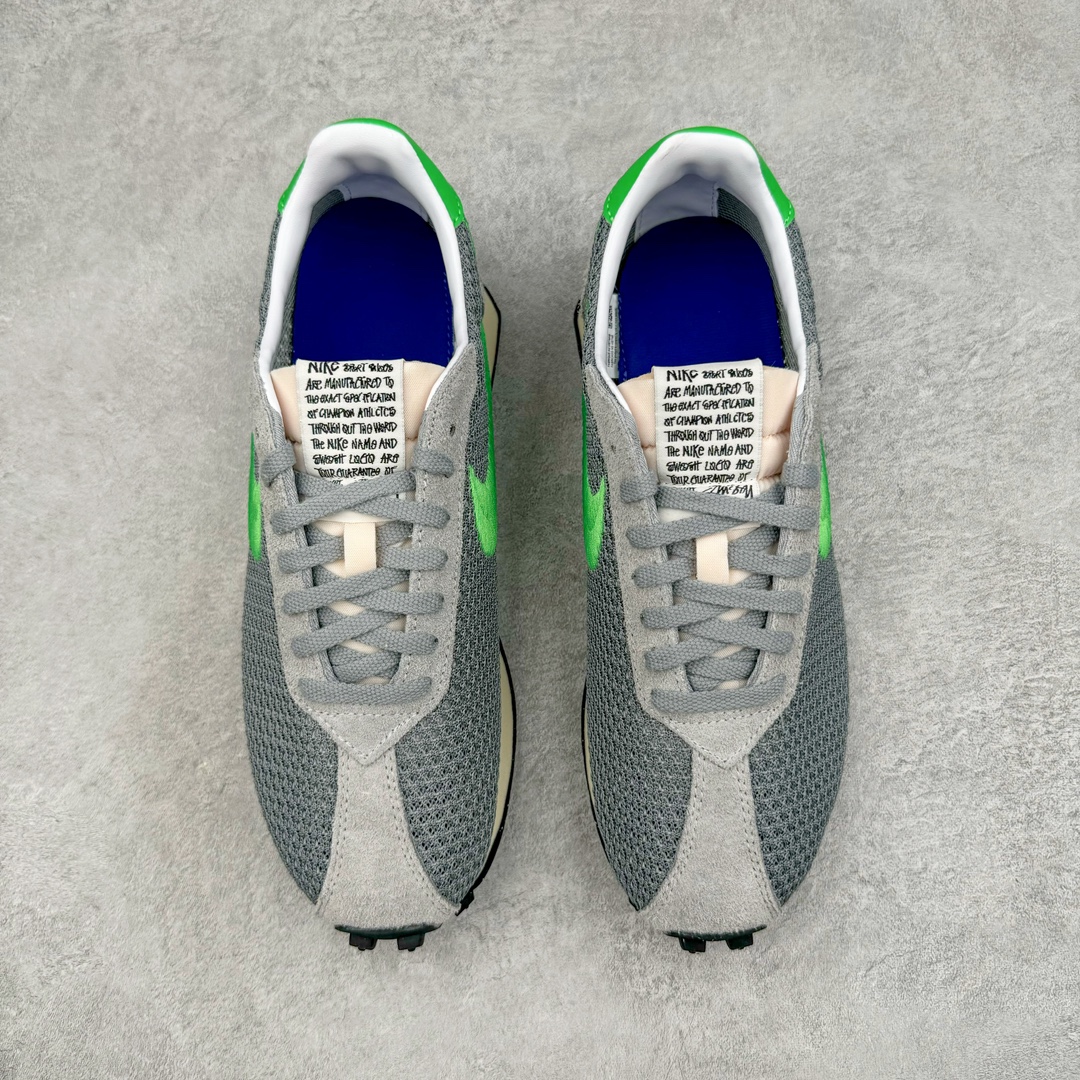 图片[2]-＃KZ纯原 Stussy x NK Roshe Run LD-1000 舒适百搭防滑耐磨低帮休闲跑步鞋男女同款 斯图西联名灰绿色 FQ5369-002 以其中白蓝色款式为例 设计师将白色作为底色 使用蓝色点缀两侧 NK Swoosh 提升视觉层次感的同时还进一步丰富色彩体系 材质方面更是尽显复古气质 全鞋采用大面积网眼面料设计 再在鞋头位置搭配上一大块绒面革 塑造出出色质感以及良好的透气性能 细节上 最醒目的便是两侧精致的Swoosh 点明品牌身份 此外鞋舌上出现的 Stussy 手绘涂鸦字体同样格外亮眼 不仅如此 鞋款后跟上还有 Stussy 字样 Logo 再次点题 彰显出该鞋款特有的联名属性 尺码：36 36.5 37.5 38 38.5 39 40 40.5 41 42 42.5 43 44 44.5 45 46-选品中心
