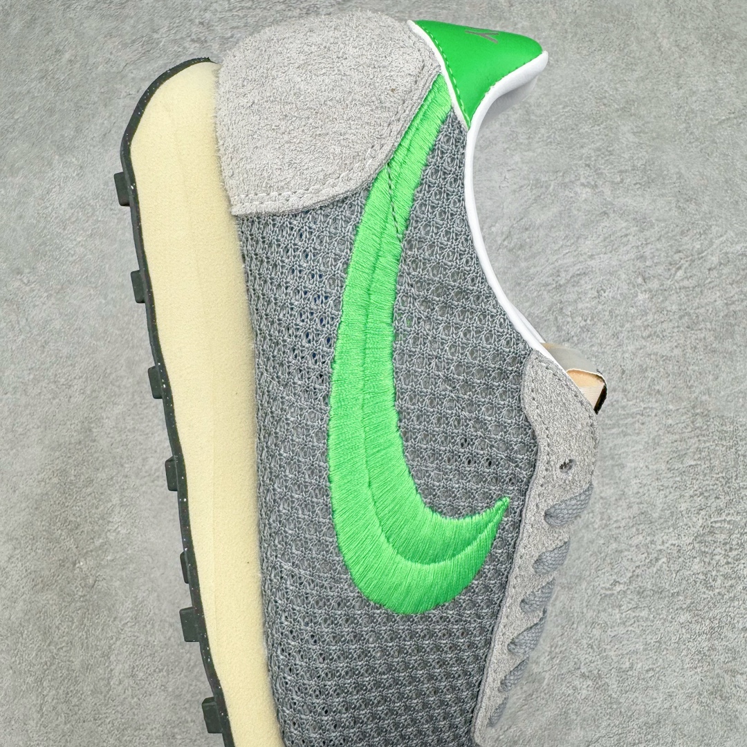 图片[6]-＃KZ纯原 Stussy x NK Roshe Run LD-1000 舒适百搭防滑耐磨低帮休闲跑步鞋男女同款 斯图西联名灰绿色 FQ5369-002 以其中白蓝色款式为例 设计师将白色作为底色 使用蓝色点缀两侧 NK Swoosh 提升视觉层次感的同时还进一步丰富色彩体系 材质方面更是尽显复古气质 全鞋采用大面积网眼面料设计 再在鞋头位置搭配上一大块绒面革 塑造出出色质感以及良好的透气性能 细节上 最醒目的便是两侧精致的Swoosh 点明品牌身份 此外鞋舌上出现的 Stussy 手绘涂鸦字体同样格外亮眼 不仅如此 鞋款后跟上还有 Stussy 字样 Logo 再次点题 彰显出该鞋款特有的联名属性 尺码：36 36.5 37.5 38 38.5 39 40 40.5 41 42 42.5 43 44 44.5 45 46-选品中心