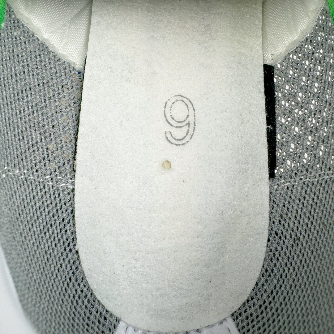 图片[10]-＃KZ纯原 Stussy x NK Roshe Run LD-1000 舒适百搭防滑耐磨低帮休闲跑步鞋男女同款 斯图西联名灰绿色 FQ5369-002 以其中白蓝色款式为例 设计师将白色作为底色 使用蓝色点缀两侧 NK Swoosh 提升视觉层次感的同时还进一步丰富色彩体系 材质方面更是尽显复古气质 全鞋采用大面积网眼面料设计 再在鞋头位置搭配上一大块绒面革 塑造出出色质感以及良好的透气性能 细节上 最醒目的便是两侧精致的Swoosh 点明品牌身份 此外鞋舌上出现的 Stussy 手绘涂鸦字体同样格外亮眼 不仅如此 鞋款后跟上还有 Stussy 字样 Logo 再次点题 彰显出该鞋款特有的联名属性 尺码：36 36.5 37.5 38 38.5 39 40 40.5 41 42 42.5 43 44 44.5 45 46-选品中心