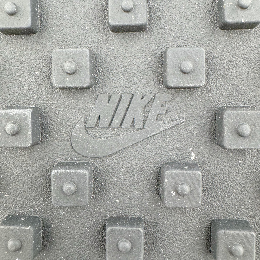 图片[21]-＃KZ纯原 Stussy x NK Roshe Run LD-1000 舒适百搭防滑耐磨低帮休闲跑步鞋男女同款 斯图西联名灰绿色 FQ5369-002 以其中白蓝色款式为例 设计师将白色作为底色 使用蓝色点缀两侧 NK Swoosh 提升视觉层次感的同时还进一步丰富色彩体系 材质方面更是尽显复古气质 全鞋采用大面积网眼面料设计 再在鞋头位置搭配上一大块绒面革 塑造出出色质感以及良好的透气性能 细节上 最醒目的便是两侧精致的Swoosh 点明品牌身份 此外鞋舌上出现的 Stussy 手绘涂鸦字体同样格外亮眼 不仅如此 鞋款后跟上还有 Stussy 字样 Logo 再次点题 彰显出该鞋款特有的联名属性 尺码：36 36.5 37.5 38 38.5 39 40 40.5 41 42 42.5 43 44 44.5 45 46-选品中心