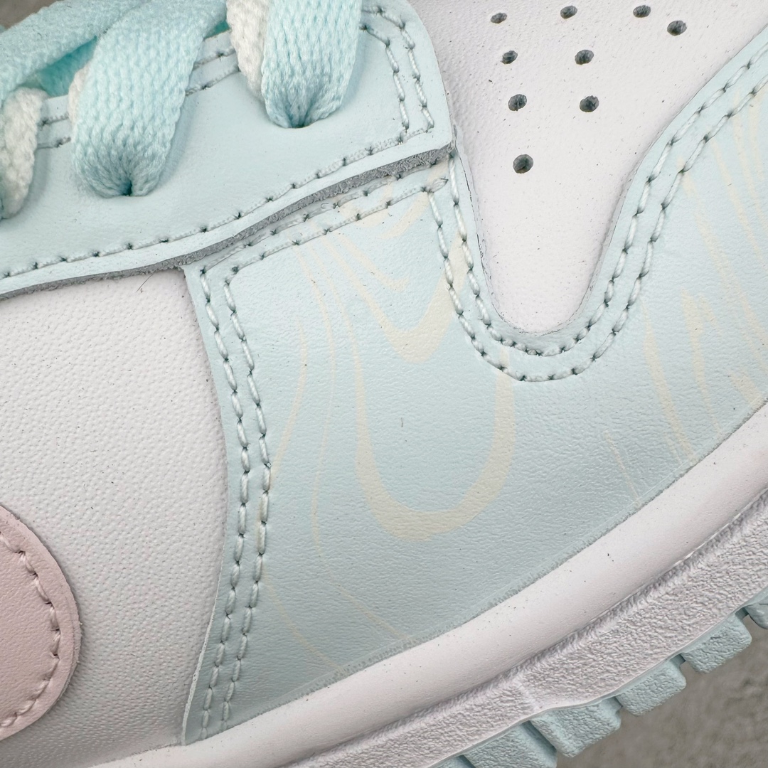 图片[14]-＃YC纯原 NK Dunk Low 冰川之语 FB9109-105 定制系列天花板 无原鞋不开发 全系列得物原鞋一比一校对开发 配色持续更新中 终端对接 优势输出 全套原厂楦头原纸板数据档案倾力打造 原汁原味莞产 极致还原 圈内最强针车工艺 高端零售指定版 广东原厂配套原盒原标 鞋盒分三个尺码段 原厂冲刀 超高清洁度 全鞋零毛边皮料切割 采用原厂百宏鞋带以及原厂百宏织唛舌标 内标可供原厂几率过验 进口原装条纹中底布 四线拉帮白色点胶 原厂拉帮手法遵循公司 原厂电绣 极致还原 尺码：35.5 36 36.5 37.5 38 38.5 39 40-选品中心