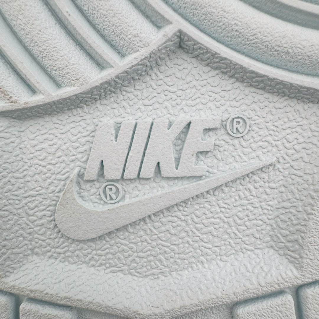 图片[19]-＃YC纯原 NK Dunk Low 冰川之语 FB9109-105 定制系列天花板 无原鞋不开发 全系列得物原鞋一比一校对开发 配色持续更新中 终端对接 优势输出 全套原厂楦头原纸板数据档案倾力打造 原汁原味莞产 极致还原 圈内最强针车工艺 高端零售指定版 广东原厂配套原盒原标 鞋盒分三个尺码段 原厂冲刀 超高清洁度 全鞋零毛边皮料切割 采用原厂百宏鞋带以及原厂百宏织唛舌标 内标可供原厂几率过验 进口原装条纹中底布 四线拉帮白色点胶 原厂拉帮手法遵循公司 原厂电绣 极致还原 尺码：35.5 36 36.5 37.5 38 38.5 39 40-选品中心