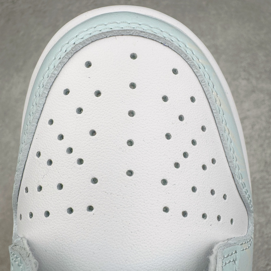 图片[15]-＃YC纯原 NK Dunk Low 冰川之语 FB9109-105 定制系列天花板 无原鞋不开发 全系列得物原鞋一比一校对开发 配色持续更新中 终端对接 优势输出 全套原厂楦头原纸板数据档案倾力打造 原汁原味莞产 极致还原 圈内最强针车工艺 高端零售指定版 广东原厂配套原盒原标 鞋盒分三个尺码段 原厂冲刀 超高清洁度 全鞋零毛边皮料切割 采用原厂百宏鞋带以及原厂百宏织唛舌标 内标可供原厂几率过验 进口原装条纹中底布 四线拉帮白色点胶 原厂拉帮手法遵循公司 原厂电绣 极致还原 尺码：35.5 36 36.5 37.5 38 38.5 39 40-选品中心