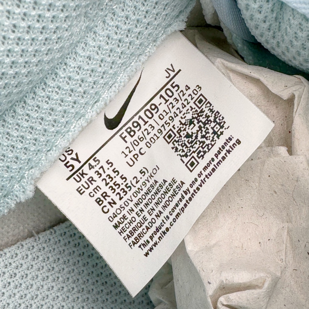 图片[12]-＃YC纯原 NK Dunk Low 冰川之语 FB9109-105 定制系列天花板 无原鞋不开发 全系列得物原鞋一比一校对开发 配色持续更新中 终端对接 优势输出 全套原厂楦头原纸板数据档案倾力打造 原汁原味莞产 极致还原 圈内最强针车工艺 高端零售指定版 广东原厂配套原盒原标 鞋盒分三个尺码段 原厂冲刀 超高清洁度 全鞋零毛边皮料切割 采用原厂百宏鞋带以及原厂百宏织唛舌标 内标可供原厂几率过验 进口原装条纹中底布 四线拉帮白色点胶 原厂拉帮手法遵循公司 原厂电绣 极致还原 尺码：35.5 36 36.5 37.5 38 38.5 39 40-选品中心
