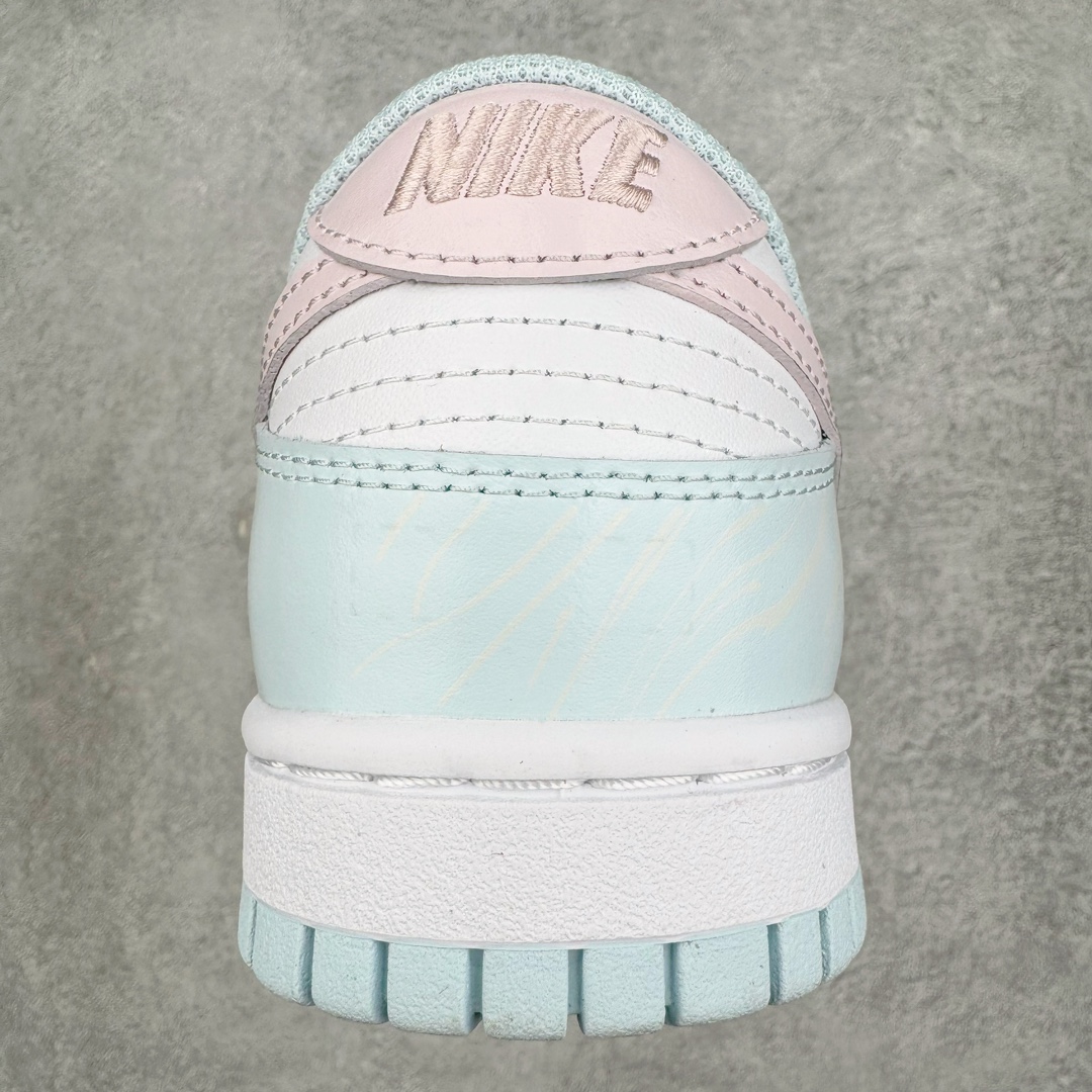 图片[8]-＃YC纯原 NK Dunk Low 冰川之语 FB9109-105 定制系列天花板 无原鞋不开发 全系列得物原鞋一比一校对开发 配色持续更新中 终端对接 优势输出 全套原厂楦头原纸板数据档案倾力打造 原汁原味莞产 极致还原 圈内最强针车工艺 高端零售指定版 广东原厂配套原盒原标 鞋盒分三个尺码段 原厂冲刀 超高清洁度 全鞋零毛边皮料切割 采用原厂百宏鞋带以及原厂百宏织唛舌标 内标可供原厂几率过验 进口原装条纹中底布 四线拉帮白色点胶 原厂拉帮手法遵循公司 原厂电绣 极致还原 尺码：35.5 36 36.5 37.5 38 38.5 39 40-选品中心