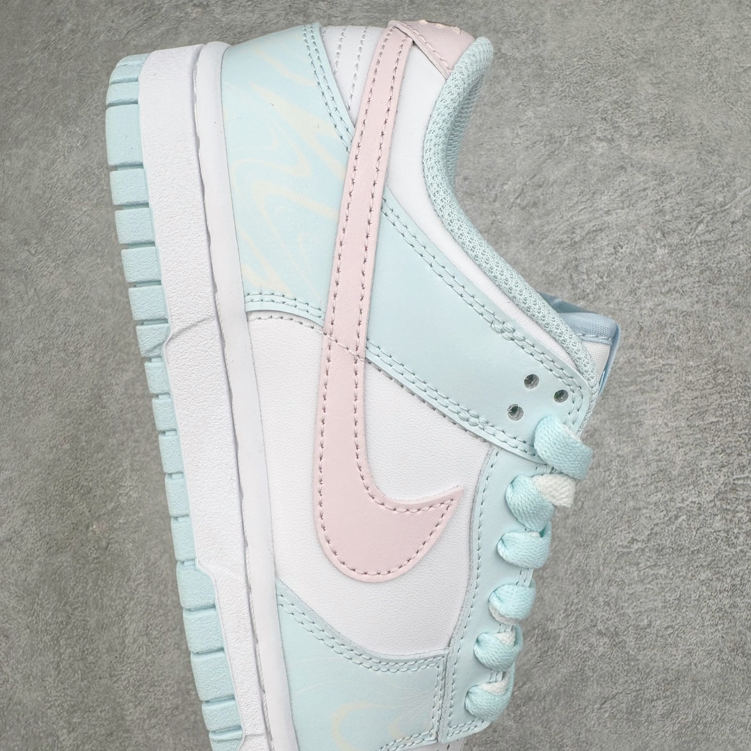 图片[6]-＃YC纯原 NK Dunk Low 冰川之语 FB9109-105 定制系列天花板 无原鞋不开发 全系列得物原鞋一比一校对开发 配色持续更新中 终端对接 优势输出 全套原厂楦头原纸板数据档案倾力打造 原汁原味莞产 极致还原 圈内最强针车工艺 高端零售指定版 广东原厂配套原盒原标 鞋盒分三个尺码段 原厂冲刀 超高清洁度 全鞋零毛边皮料切割 采用原厂百宏鞋带以及原厂百宏织唛舌标 内标可供原厂几率过验 进口原装条纹中底布 四线拉帮白色点胶 原厂拉帮手法遵循公司 原厂电绣 极致还原 尺码：35.5 36 36.5 37.5 38 38.5 39 40-选品中心