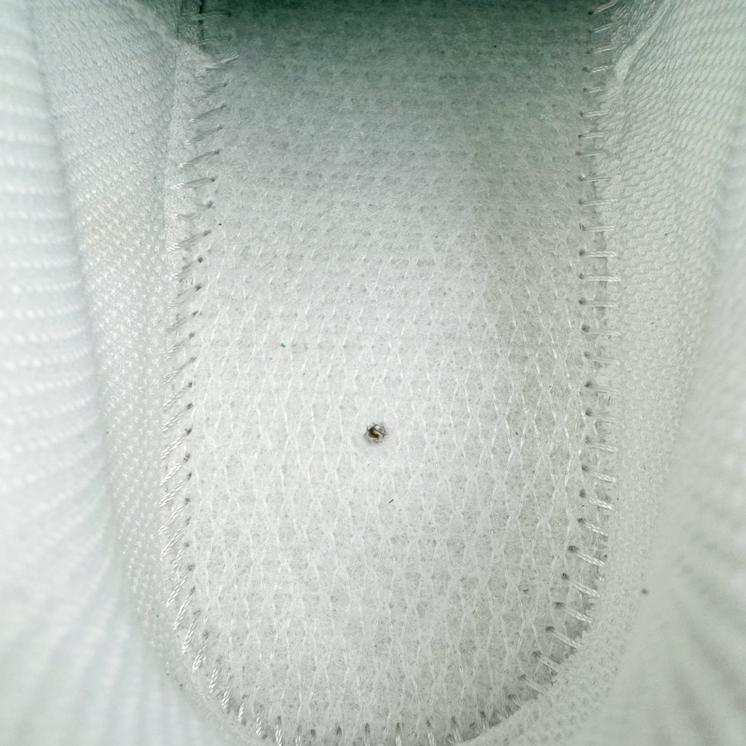 图片[10]-＃DT纯原 MLB Chunky Liner Basic 复古印花学长鞋系列低帮轻量增高厚底百搭休闲运动慢跑鞋板鞋 Korea韩国联名NY美国榄球纽约洋基队限定 目前可过轻松秒过各类鉴定 能操作的私聊 韩国代购专供 左脚内置NFC感应 区别市面贴纸假芯片 MLB专用菱形双针中底布 重点细节中底布带注胶孔 原厂NFC感应吊牌 支持鉴定 一个两位数 原盒原标 全套原楦原纸板原厂数据开发 中韩文保养标贴 绿色防霉片 平台代购专供 独家一比一RB+MD组合大底 高频后跟小人Logo精准对位立体饱满 正确网布加超迁鞋面 转印中底走线紧密 转印Logo工艺表层防刮不掉色 尺码：35 36 36.5 37.5 38 38.5 39 40 40.5 41 42 42.5 43 44 44.5 45-选品中心