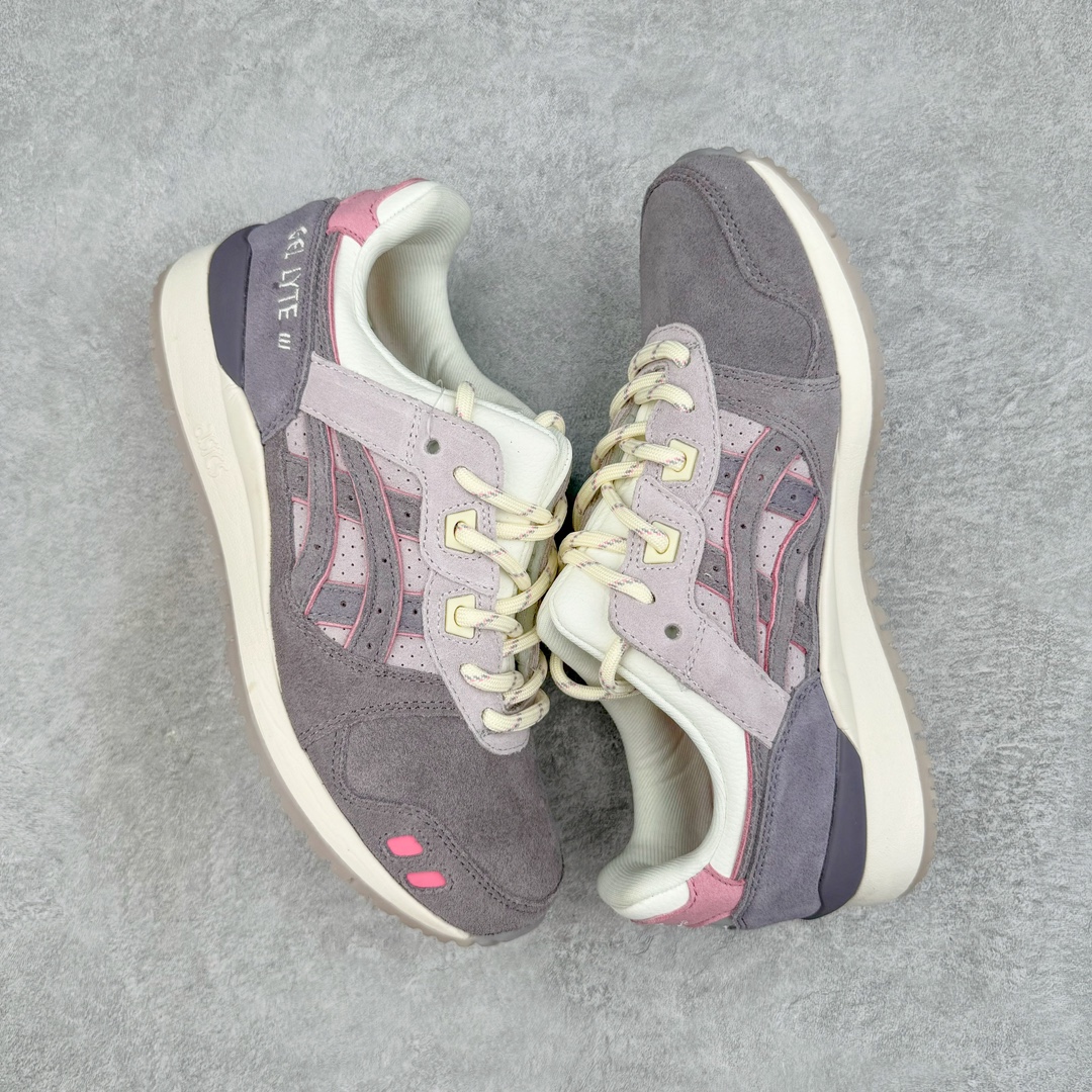 图片[3]-END x Asics Gel-Lyte III OG\\\”Pearl\\\”亚瑟士3代系列低帮经典复古休闲运动跑步鞋“联名深灰浅灰粉”1191A356-500 亚瑟士知名鞋款GEL-LYTE III似乎有着过不完的30 岁生日。除了元祖配色复刻外，也推出了许多特殊配色，这次品牌与英国名店END联名，推出了END. x ASICS GEL-LYTE III \’Pearl \’，继续庆祝GEL-Lyte III 的30周年。本次联名双方以“珍珠”为主题，以米白色以及不同深浅的紫色搭配，材质上融合了皮革以及麂皮，呈现出多元的层次感。较特别的是，END. x ASICS GEL-LYTE III‘Pearl’带些花色，并且使用了圆形的鞋带，与过去GEL-Lyte III多数搭配宽扁鞋带有所区别。尺码：36 37 37.5 38 39 39.5 40 40.5 41.5 42 42.5 43.5 44 45-选品中心
