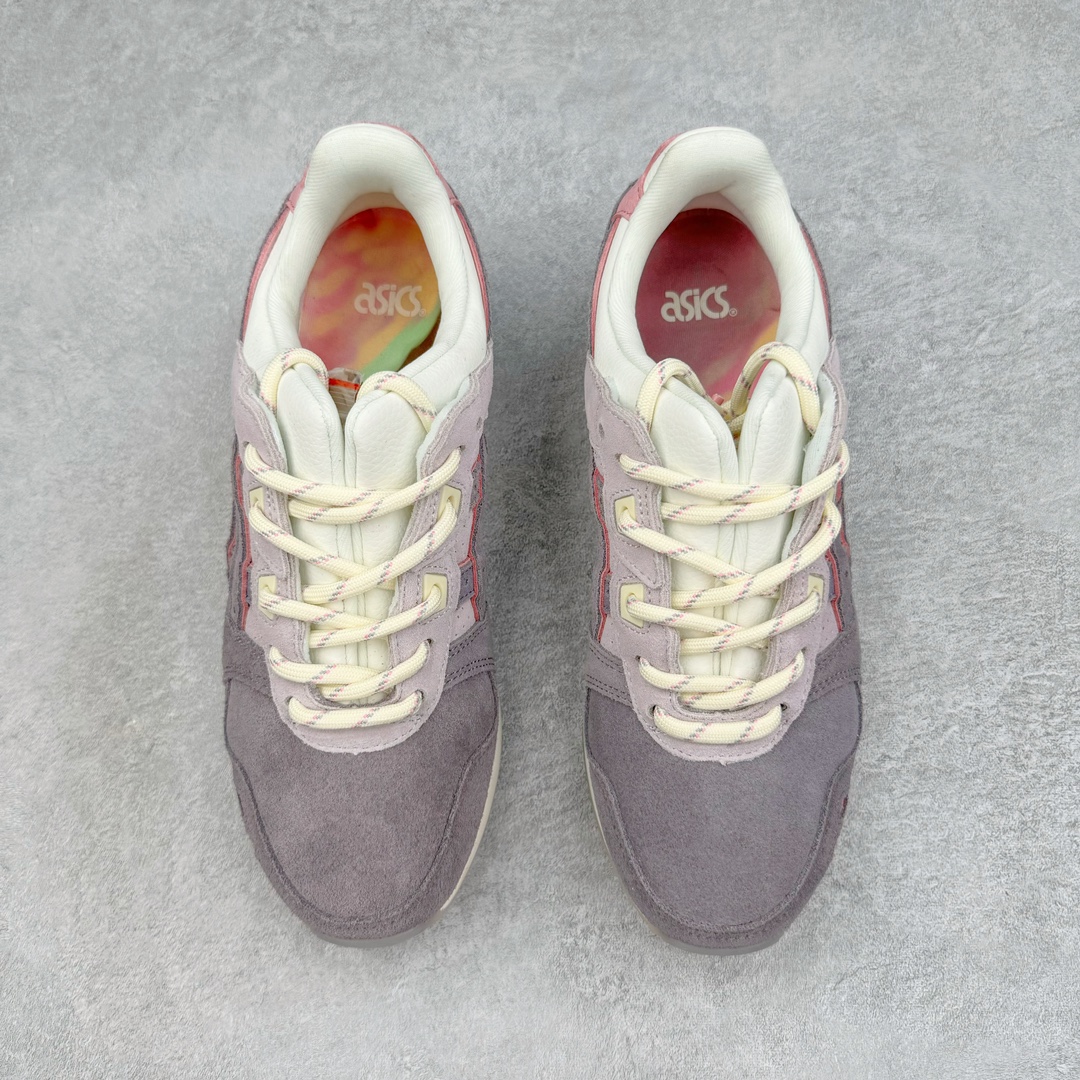 图片[2]-END x Asics Gel-Lyte III OG\\\”Pearl\\\”亚瑟士3代系列低帮经典复古休闲运动跑步鞋“联名深灰浅灰粉”1191A356-500 亚瑟士知名鞋款GEL-LYTE III似乎有着过不完的30 岁生日。除了元祖配色复刻外，也推出了许多特殊配色，这次品牌与英国名店END联名，推出了END. x ASICS GEL-LYTE III \’Pearl \’，继续庆祝GEL-Lyte III 的30周年。本次联名双方以“珍珠”为主题，以米白色以及不同深浅的紫色搭配，材质上融合了皮革以及麂皮，呈现出多元的层次感。较特别的是，END. x ASICS GEL-LYTE III‘Pearl’带些花色，并且使用了圆形的鞋带，与过去GEL-Lyte III多数搭配宽扁鞋带有所区别。尺码：36 37 37.5 38 39 39.5 40 40.5 41.5 42 42.5 43.5 44 45-选品中心