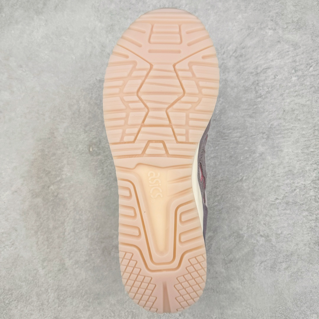 图片[9]-END x Asics Gel-Lyte III OG\\\”Pearl\\\”亚瑟士3代系列低帮经典复古休闲运动跑步鞋“联名深灰浅灰粉”1191A356-500 亚瑟士知名鞋款GEL-LYTE III似乎有着过不完的30 岁生日。除了元祖配色复刻外，也推出了许多特殊配色，这次品牌与英国名店END联名，推出了END. x ASICS GEL-LYTE III \’Pearl \’，继续庆祝GEL-Lyte III 的30周年。本次联名双方以“珍珠”为主题，以米白色以及不同深浅的紫色搭配，材质上融合了皮革以及麂皮，呈现出多元的层次感。较特别的是，END. x ASICS GEL-LYTE III‘Pearl’带些花色，并且使用了圆形的鞋带，与过去GEL-Lyte III多数搭配宽扁鞋带有所区别。尺码：36 37 37.5 38 39 39.5 40 40.5 41.5 42 42.5 43.5 44 45-选品中心