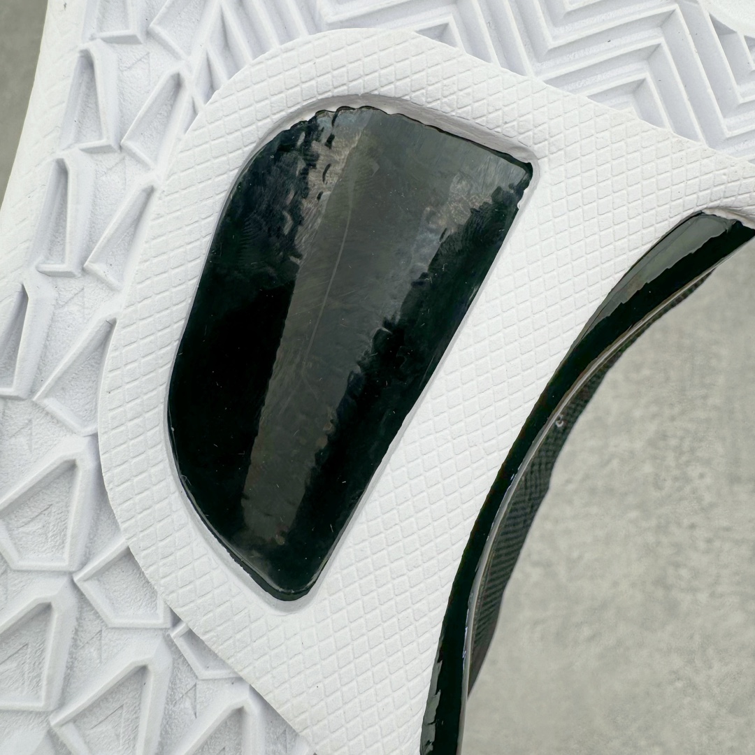 图片[19]-＃灭世海外版 NK Zoom Kobe 8 Protro 黑紫黄 HF9550-001 纯原海外版气垫品质吊打各路纯原 气压➕耐久双重保障 前掌ZOOM TURBO➕后掌马蹄Zoom 后掌澎湃脚感无出其右 全套冲刀改版 鞋型还原度95% 宽脚选手必入货品 鞋头2.5mm上翘空间 不挤脚 完美释放脚趾活动空间 正码正拍 脚型适配性 市场最强没有之一 鞋面工艺全新升级 100%对标正品 原厂聚氨酯蛇鳞 珠光密度同步正品 Swoosh喷漆工艺 还原度接近100% 全新后跟TPU模具 正确S型弧度 区分市场纯原（市场纯原采用公版模具 后跟TPU几乎无弧度）国产天花板橡胶配方 抓地力爆炸 海外口碑炸裂 鞋舌LOGO正确内嵌压印 原厂碳板 正确原盒 厚积薄发 王者归来 拒绝杀猪 拒绝套路 灭世纯原海外版科比系列 致力打造实战第一标杆 尺码：39-47.5 全新模具 正码正拍-选品中心