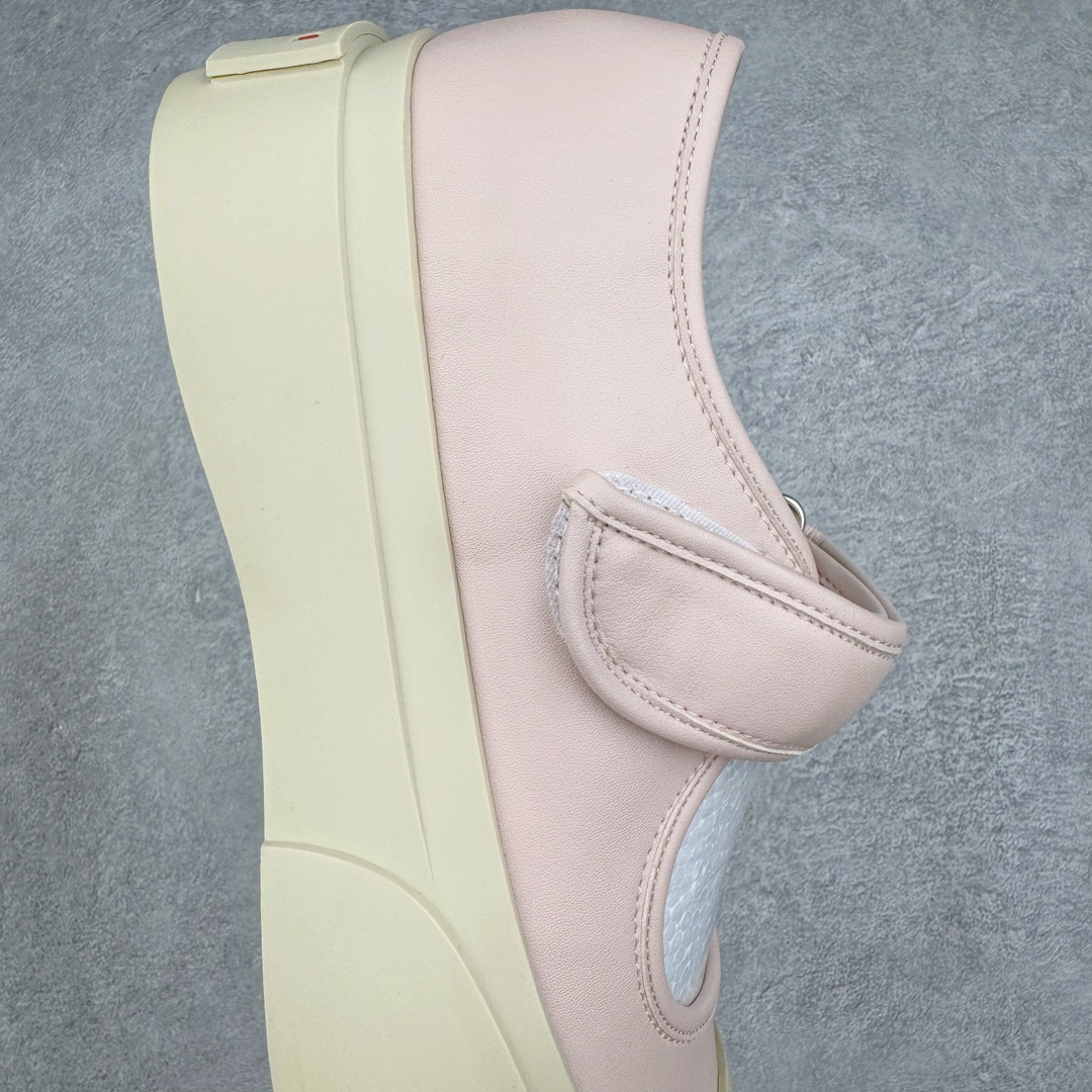 图片[6]-＃福利特价 Marni Pablo Leather Mary Jane Sneaker 意大利奢侈品品牌-玛尼·巴勃罗·玛丽珍系列低帮松糕厚底百搭魔术贴大头增高板鞋 Marni是来自意大利的独立设计师品牌 ♥赵露思、宋祖儿同款魔术贴大头鞋，跟传统见到的玛丽珍还蛮不一样的，凉鞋的透气结构搭载日系风格，蠢萌又时髦。 ♥日式包趾式胖圆鞋头设计满满的立体感。虽然厚底但它的腰线非常明显，前宽后细有种大头鞋的既视感，复古范儿很足。一字带魔术贴设计穿脱方便，调节松紧随心所欲，不用担心压脚背 ♥鞋面内里都使用羊皮，质感柔软性跟透气性都灰常好。4cm的一个橡胶厚底，上脚不会臃肿反而衬托得腿很细，鞋子也不会很重，颜值与舒适度并存。灰常有少女感又有一种不羁一格的酷气，甜美又可爱，适合搭配各种衣服，单穿或者配各种袜子很好看 防滑耐磨橡胶4CM跟高大底 尺码：35-40-选品中心