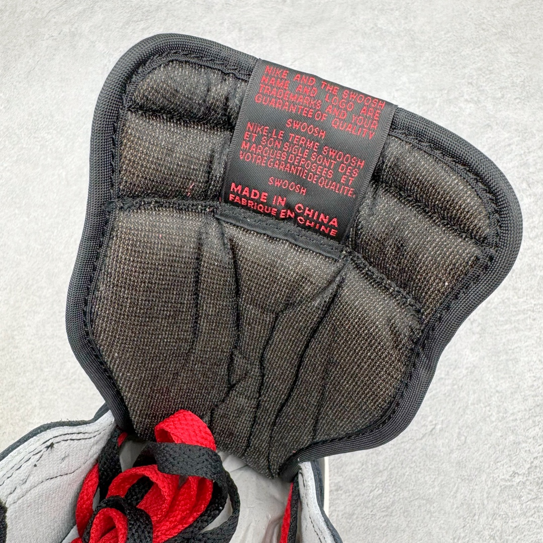 图片[16]-＃PK纯原 Air Jordan AJ1 Retro High 新黑脚趾2024 DZ5485-106 圈内最强系列 高端零售特供批次 产品品控稳定性领先行业 各方面均可对飙L版 良心定价不杀猪 SZ原厂全套原楦原纸板冲刀磨具开发 原厂皮料加持 原厂港宝加持定型后跟R度完美 同源原厂电绣 飞翼针数密度立体效果一致 百分百一致原鞋 原厂拉帮工艺 针距密度一致 后跟弧度收口自然不对折 极致一眼正品既视感 进口玻璃冲刀皮料裁剪零毛边 全鞋电脑针车工艺 品控清洁度最高QC检验标准 免检产品 原厂订购鞋盒、鞋标、防尘纸、鞋撑、鞋带 追求极致的原厂味道 尺码：40 40.5 41 42 42.5 43 44 44.5 45 46 47.5-选品中心