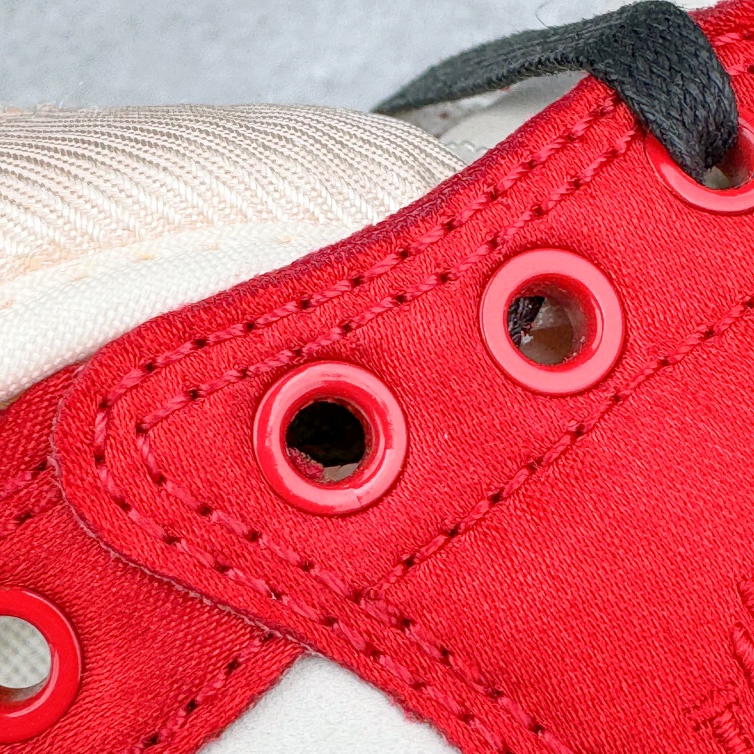 图片[12]-＃H12纯原 Trophy Room x Air Jordan AJ1 Low 低帮 乔丹之子联名白黑红 FN0432-100 市场OG低帮天花板 全套原纸板楦头开发 原厂特供皮料加持 确保原汁原味 完美呈现一代版型 一比一鞋头弧度高度鞋身弧度 数据细节工艺流程均保持原鞋一致 后跟弧度收口自然对折 极致一眼正品既视感 原厂皮料 进口玻璃冲刀皮料裁剪零毛边 承诺百分百一致原鞋 全鞋电脑针车工艺 鞋面清洁度最高QC检验标准 控制溢胶 飞翼3D高频深度立体 鞋盒、防尘纸 均采购来自原厂 尺码：40 40.5 41 42 42.5 43 44 44.5 45 46 47.5 48.5-选品中心
