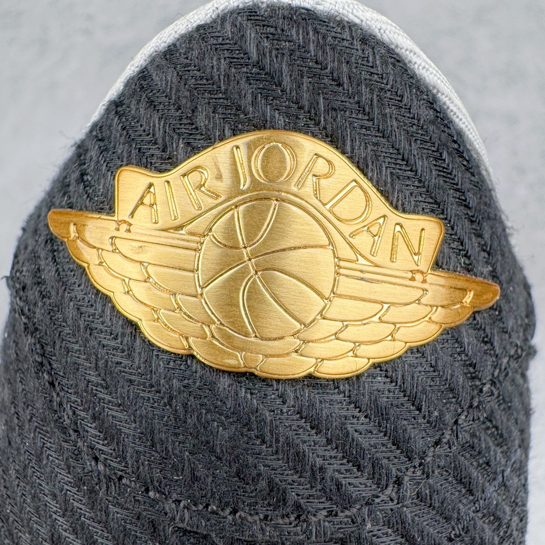 图片[14]-＃H12纯原 Trophy Room x Air Jordan AJ1 Low 低帮 乔丹之子联名白黑红 FN0432-100 市场OG低帮天花板 全套原纸板楦头开发 原厂特供皮料加持 确保原汁原味 完美呈现一代版型 一比一鞋头弧度高度鞋身弧度 数据细节工艺流程均保持原鞋一致 后跟弧度收口自然对折 极致一眼正品既视感 原厂皮料 进口玻璃冲刀皮料裁剪零毛边 承诺百分百一致原鞋 全鞋电脑针车工艺 鞋面清洁度最高QC检验标准 控制溢胶 飞翼3D高频深度立体 鞋盒、防尘纸 均采购来自原厂 尺码：40 40.5 41 42 42.5 43 44 44.5 45 46 47.5 48.5-选品中心