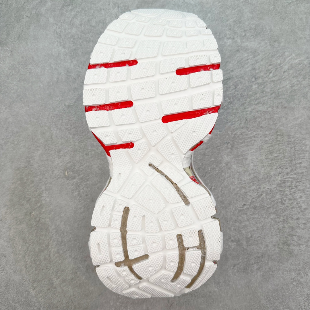 图片[9]-BALENCIAGA 3XL Sneakers 巴黎世家十代网布系带低帮走秀复古老爹鞋 配套套现全码福利开炸 长期补货价格一步到位 市场中端王者 欢迎对比 实力大厂成熟流水线出品 品控完美 免检产品 新配色陆续开发 全套原纸板楦头开发 完美版型 鞋头边缘和后帮徽标 鞋面和后跟凸印尺码 鞋舌 3XL 橡胶品牌标识和反光细节 鞋帮拉袢和鞋舌拉祥 配反光细节 备用鞋带在鞋履前侧 可在穿着前取下 便于不同造型搭配 注意运费超重 偏大一码 尺码：35 36 37 38 39 40 41 42 43 44 45 46-选品中心