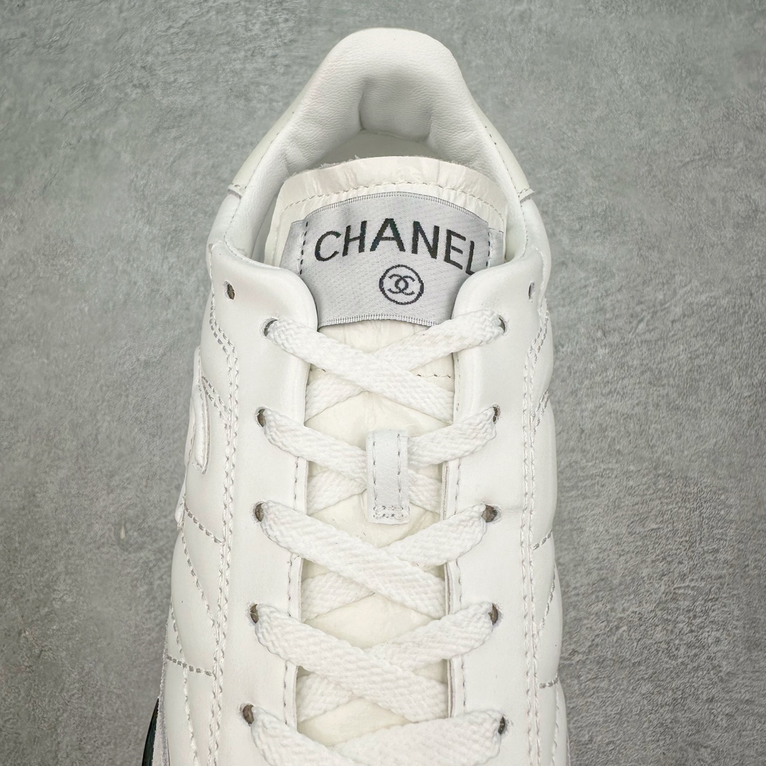 图片[5]-莞产 CHANEL香奈儿 24S德训鞋平底系带圆头菱格风四季休闲百搭款 原版开模 凹凸感超强 线条紧致🎀全新礼盒包装 细节拉满 环保太空革组合呼吸网织布鞋面材质 欧索莱环保去臭环型组合鞋垫 采用进口TPU大底 官方同步2024 最新礼盒包装 尺码：35 36 37 38 39 40-选品中心