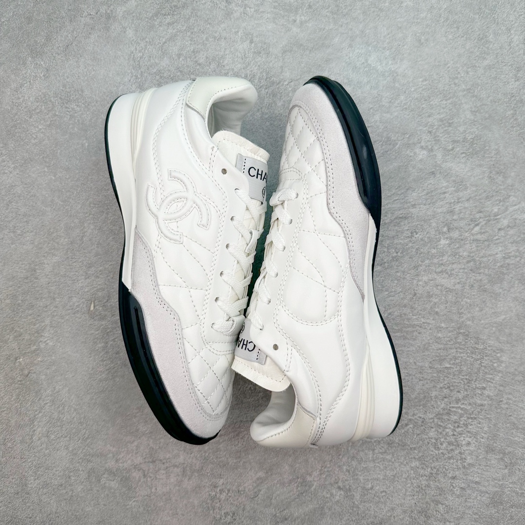 图片[3]-莞产 CHANEL香奈儿 24S德训鞋平底系带圆头菱格风四季休闲百搭款 原版开模 凹凸感超强 线条紧致🎀全新礼盒包装 细节拉满 环保太空革组合呼吸网织布鞋面材质 欧索莱环保去臭环型组合鞋垫 采用进口TPU大底 官方同步2024 最新礼盒包装 尺码：35 36 37 38 39 40-选品中心