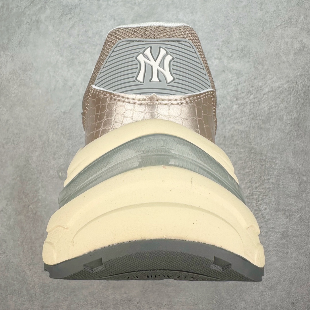 图片[8]-＃纯原 MLB Chunky Runner 2024S 复古印花老爹鞋系列低帮轻量增高厚底百搭休闲运动慢跑鞋 Korea韩国联名NY美国榄球纽约洋基队限定 目前可过轻松秒过各类鉴定 能操作的私聊 韩国代购专供 左脚内置NFC感应 区别市面贴纸假芯片 MLB专用菱形双针中底布 重点细节中底布带注胶孔 原厂NFC感应吊牌 支持鉴定 一个两位数 原盒原标 全套原楦原纸板原厂数据开发 中韩文保养标贴 绿色防霉片 平台代购专供 独家一比一RB+MD组合大底 高频后跟小人Logo精准对位立体饱满 正确网布加超迁鞋面 转印中底走线紧密 转印Logo工艺表层防刮不掉色 尺码：35 36 36.5 37.5 38 38.5 39 40 40.5 41 42 42.5 43 44 44.5 45-选品中心
