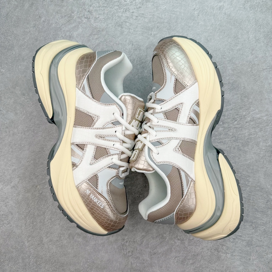 图片[3]-＃纯原 MLB Chunky Runner 2024S 复古印花老爹鞋系列低帮轻量增高厚底百搭休闲运动慢跑鞋 Korea韩国联名NY美国榄球纽约洋基队限定 目前可过轻松秒过各类鉴定 能操作的私聊 韩国代购专供 左脚内置NFC感应 区别市面贴纸假芯片 MLB专用菱形双针中底布 重点细节中底布带注胶孔 原厂NFC感应吊牌 支持鉴定 一个两位数 原盒原标 全套原楦原纸板原厂数据开发 中韩文保养标贴 绿色防霉片 平台代购专供 独家一比一RB+MD组合大底 高频后跟小人Logo精准对位立体饱满 正确网布加超迁鞋面 转印中底走线紧密 转印Logo工艺表层防刮不掉色 尺码：35 36 36.5 37.5 38 38.5 39 40 40.5 41 42 42.5 43 44 44.5 45-选品中心