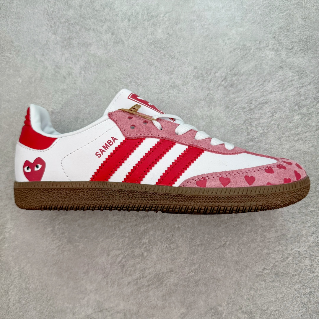 AD Original Samba OG 复古经典轻便板鞋 FW2414 这款桑巴鞋展示了高质量的工艺 带有装饰的超锁缝制和无缝的手感 柔软、柔软的皮革造型和标志性的3条纹完成了精致的外观 正规合身鞋带 鞋面上有绒面鞋垫 橡胶鞋底 享受正畸套筒软感 自50年代首次亮相以来就一直在赢得粉丝的青睐 尺码：36 36.5 37.5 38 38.5 39 40 40.5 41 42 42.5 43 44 44.5 45-选品中心