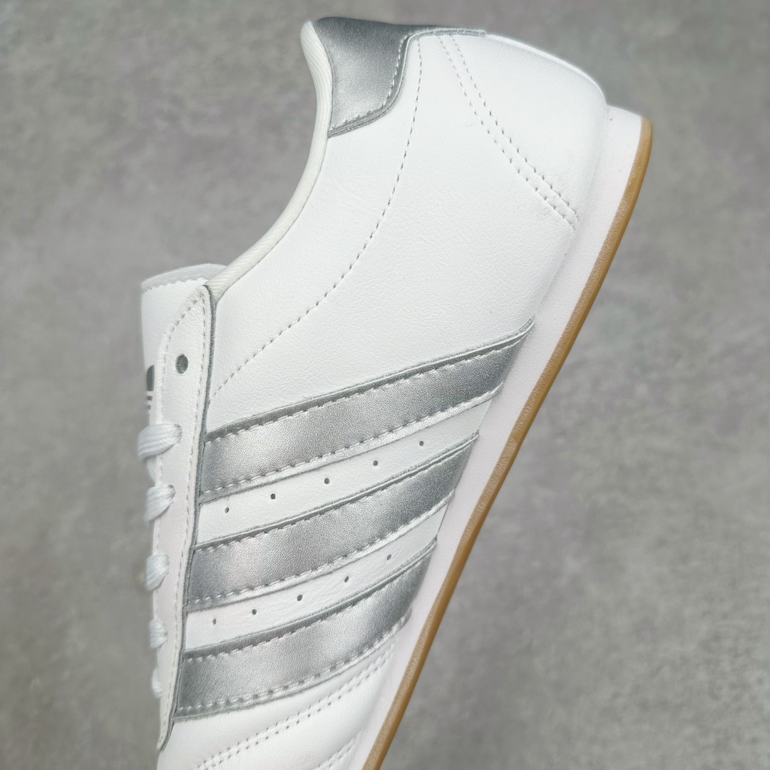 图片[7]-AD Originals Taekwondo Low 跆拳道系列复古德训跑鞋 JS1192 挖掘复古运动基因，推出薄底鞋家族系列，旨在将经典与现代完美融合，重新定义运动鞋的潮流趋势。近年来，薄底鞋凭借精致优雅和复古松弛感的特点强势席卷时尚圈，成为又一受到追捧的鞋履流行趋势，adidas Originals从品牌历史档案中不断挖掘，以小众运动为灵感为消费者们带来更多复古薄底鞋选择，希望继续引领潮流风向。源于跆拳道训练鞋的TAEKWONDO无疑是此次系列的亮点。TAEKWONDO采用高级皮质打造鞋面，搭配经典3D鞋头缝线设计，一脚蹬设计让穿脱更加方便，成为穿搭的“绝佳利器”。而TAEKWONDO LACE则在TAEKWONDO基础上以传统的系带设计呈现，提供了不同穿着需求的选择，同时保持了原有的舒适与时尚感。尺码：36 36.5 37.5 38 38.5 39 40 40.5 41 42 42.5 43 44 44.5 45-选品中心