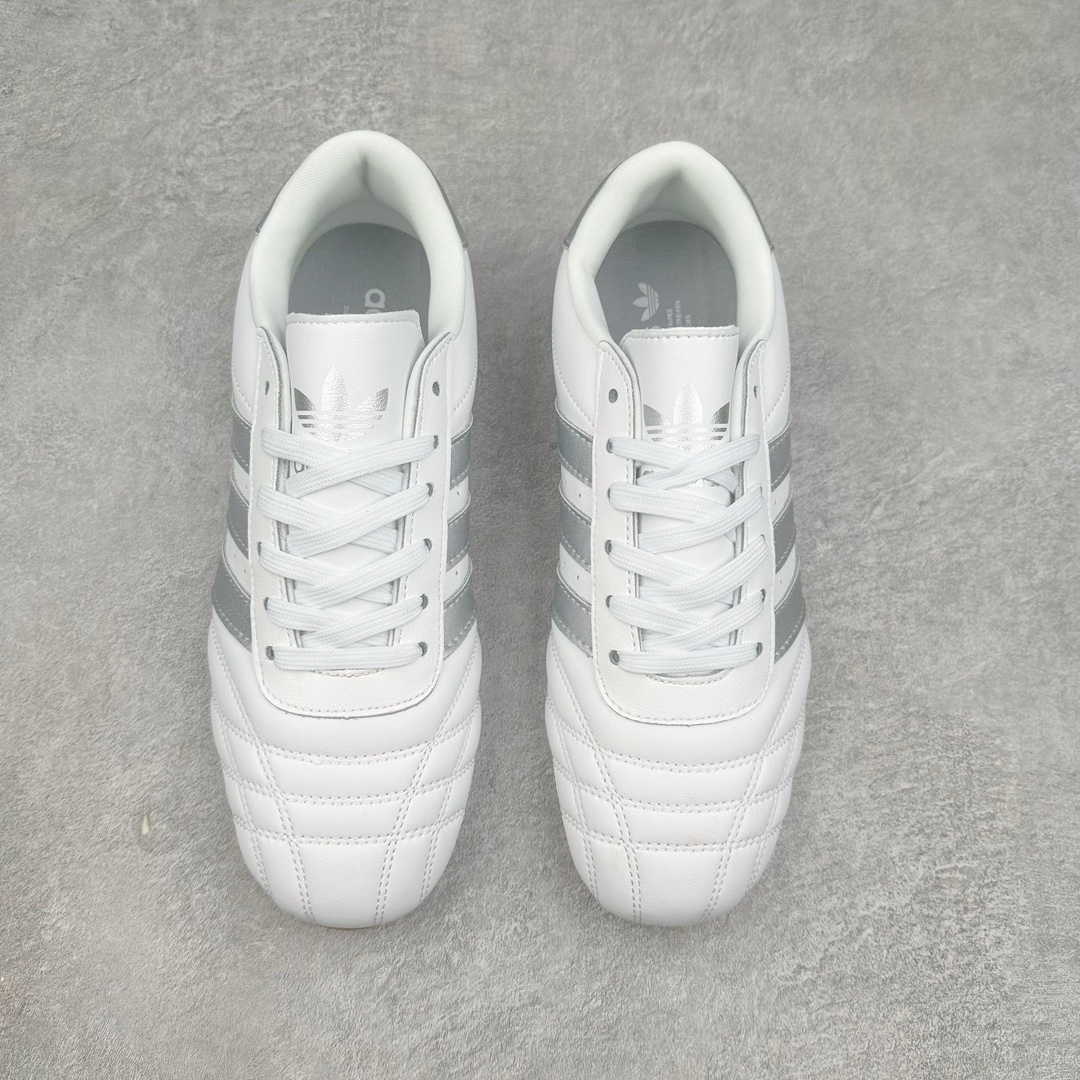 图片[2]-AD Originals Taekwondo Low 跆拳道系列复古德训跑鞋 JS1192 挖掘复古运动基因，推出薄底鞋家族系列，旨在将经典与现代完美融合，重新定义运动鞋的潮流趋势。近年来，薄底鞋凭借精致优雅和复古松弛感的特点强势席卷时尚圈，成为又一受到追捧的鞋履流行趋势，adidas Originals从品牌历史档案中不断挖掘，以小众运动为灵感为消费者们带来更多复古薄底鞋选择，希望继续引领潮流风向。源于跆拳道训练鞋的TAEKWONDO无疑是此次系列的亮点。TAEKWONDO采用高级皮质打造鞋面，搭配经典3D鞋头缝线设计，一脚蹬设计让穿脱更加方便，成为穿搭的“绝佳利器”。而TAEKWONDO LACE则在TAEKWONDO基础上以传统的系带设计呈现，提供了不同穿着需求的选择，同时保持了原有的舒适与时尚感。尺码：36 36.5 37.5 38 38.5 39 40 40.5 41 42 42.5 43 44 44.5 45-选品中心